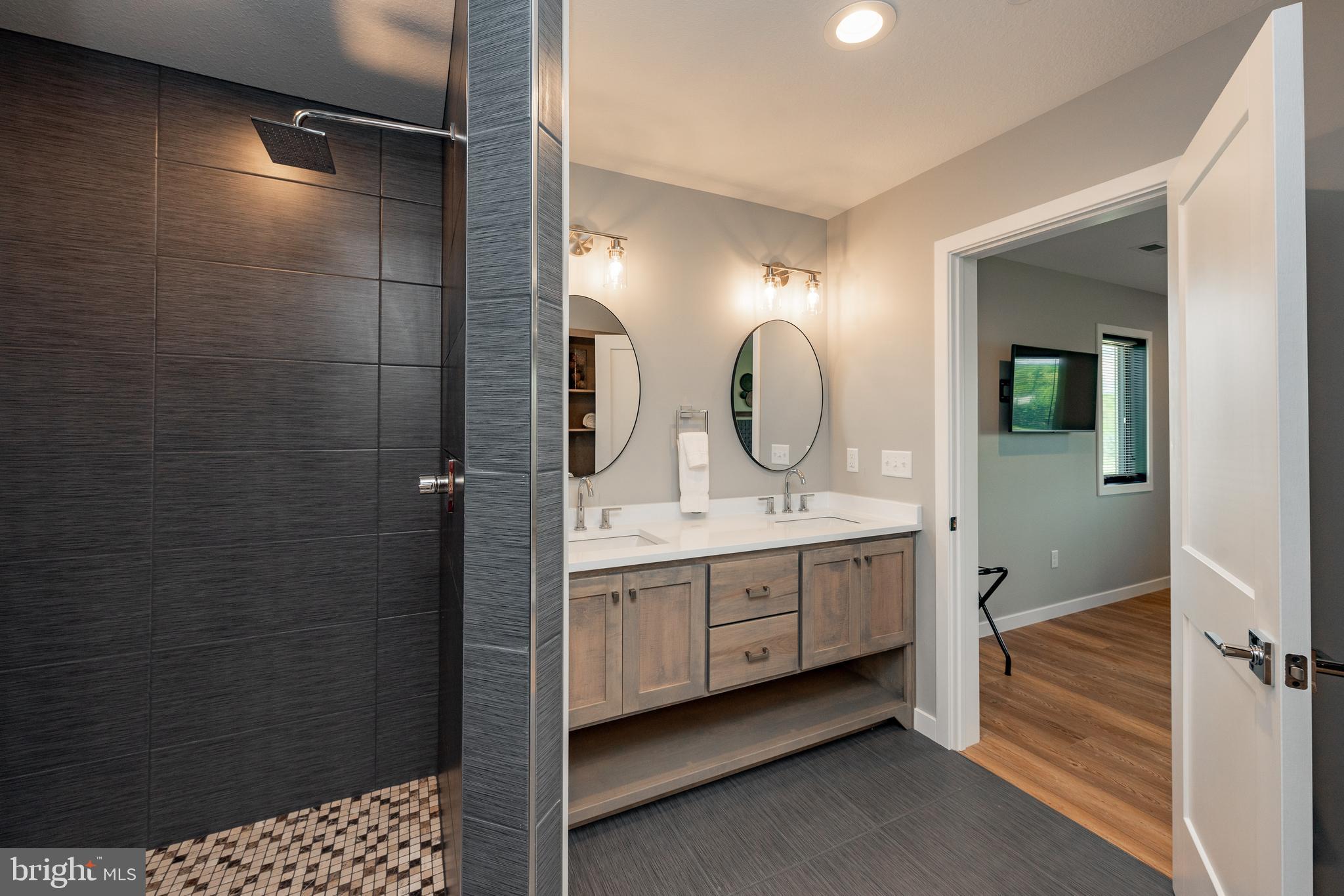 MISTY MEADOWS WTFRNT GRN - Residential