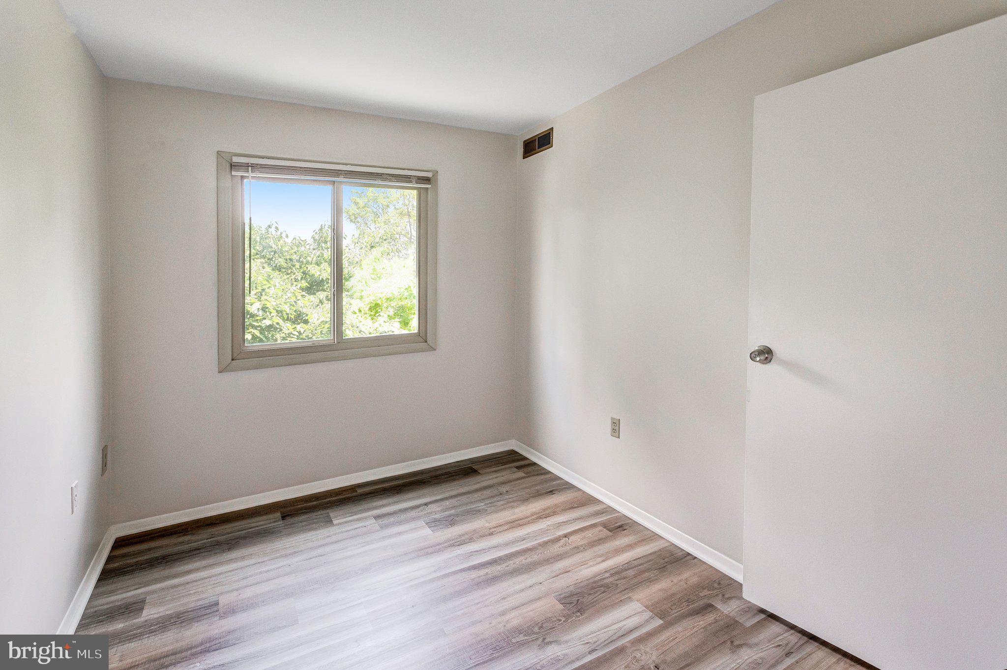 OCCOQUAN RIDGE CONDO - Residential