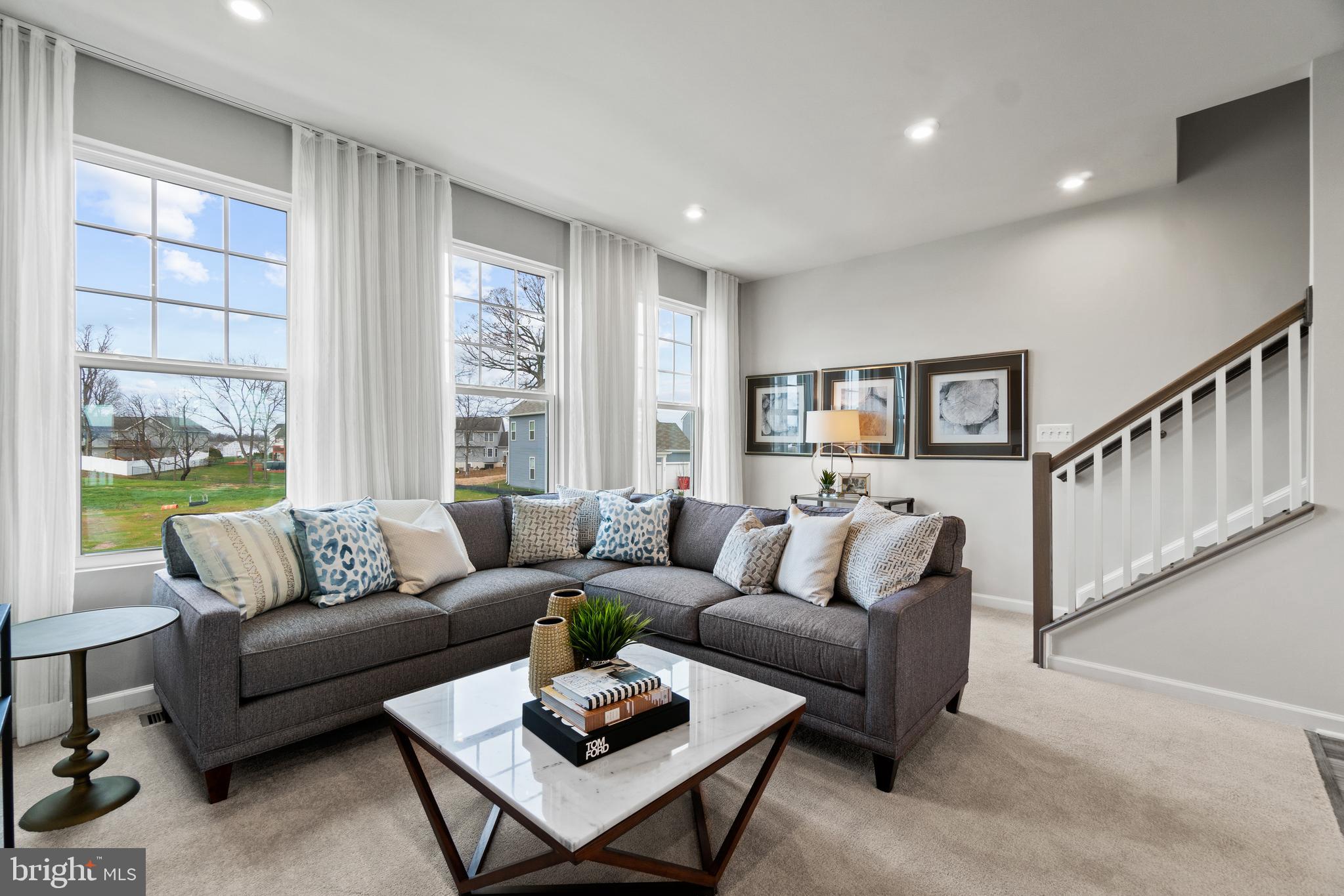 PRESIDENTS POINTE - Residential