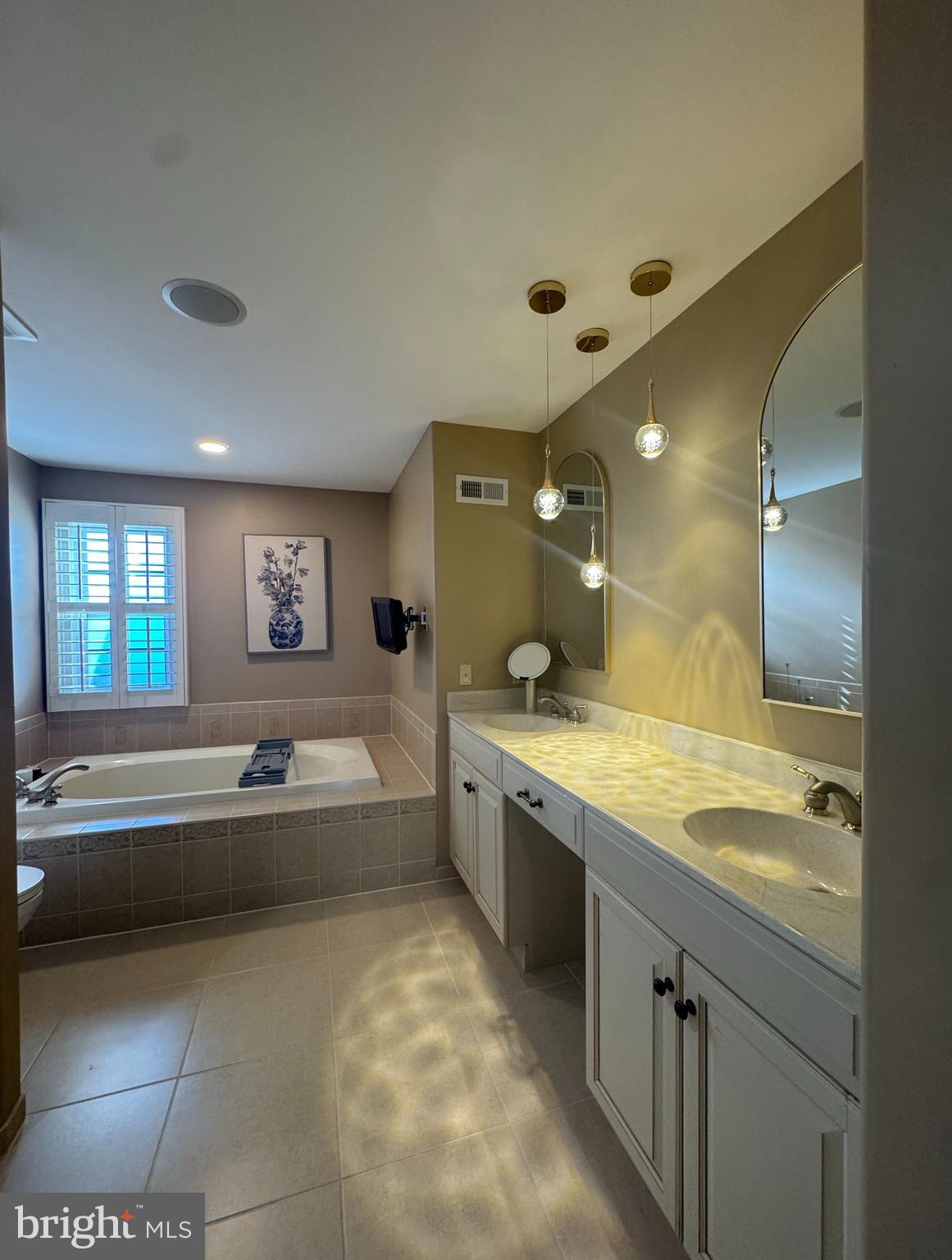 FOXCROFT OF BLUE B - Residential