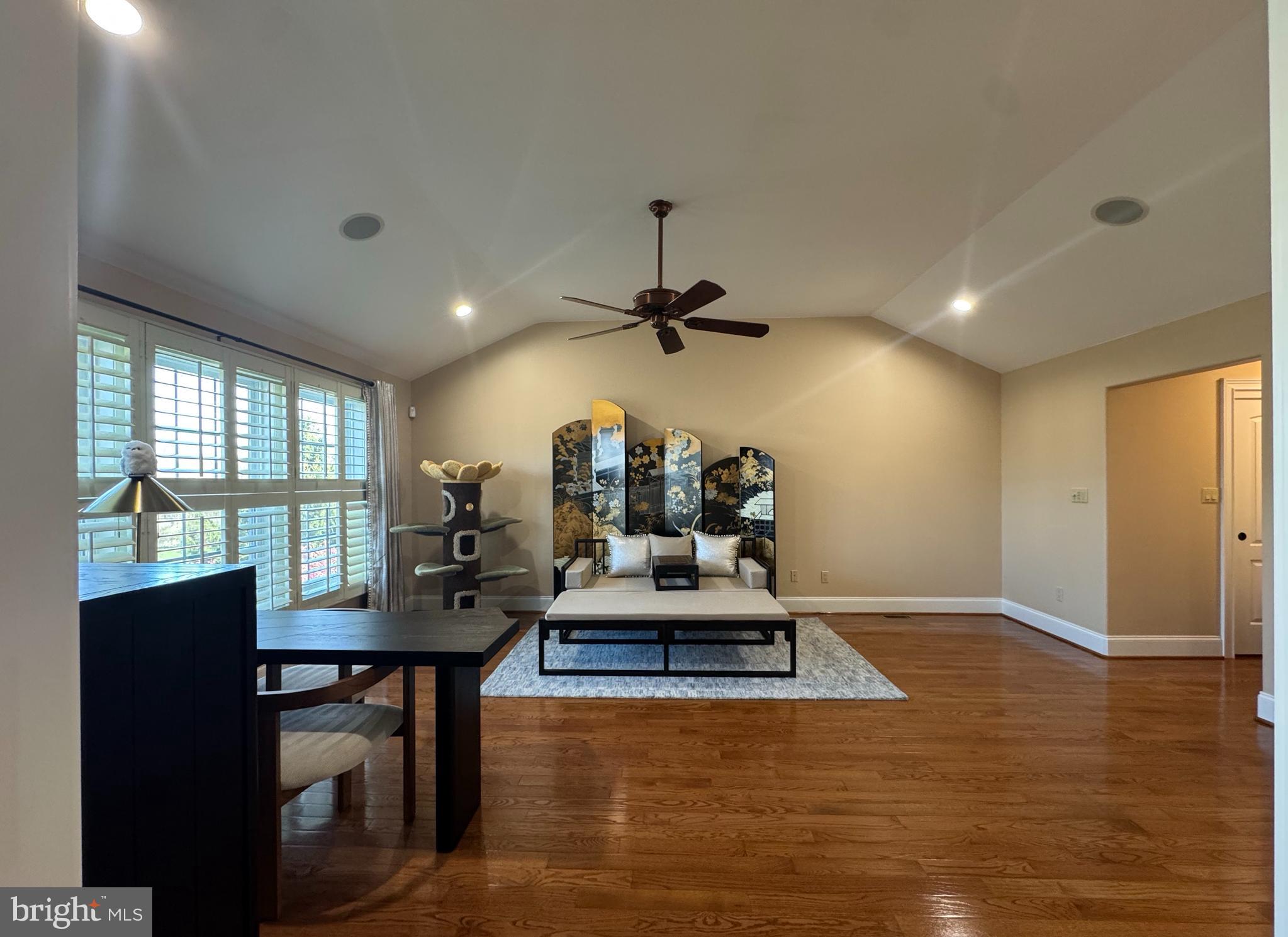 FOXCROFT OF BLUE B - Residential