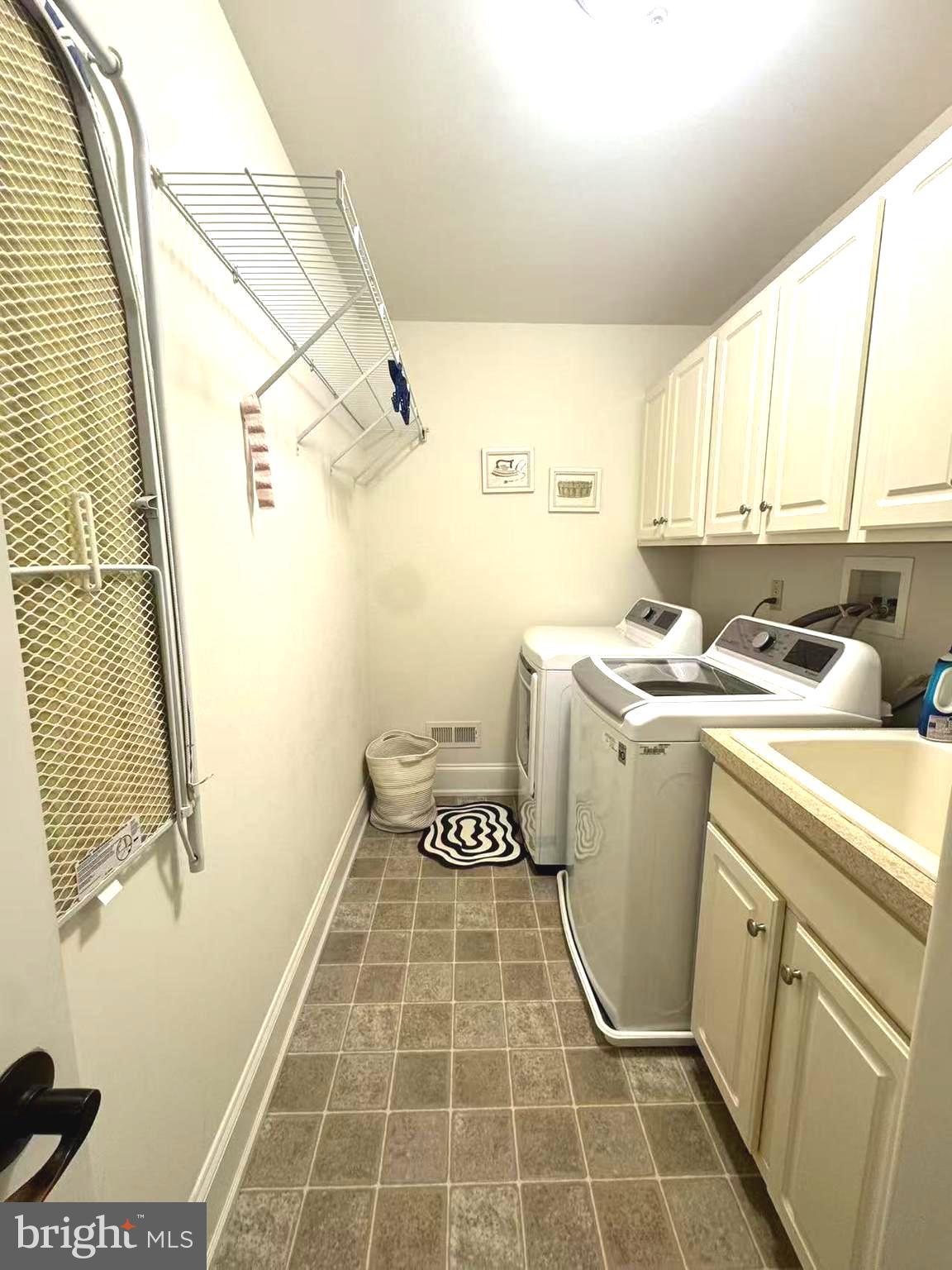 FOXCROFT OF BLUE B - Residential