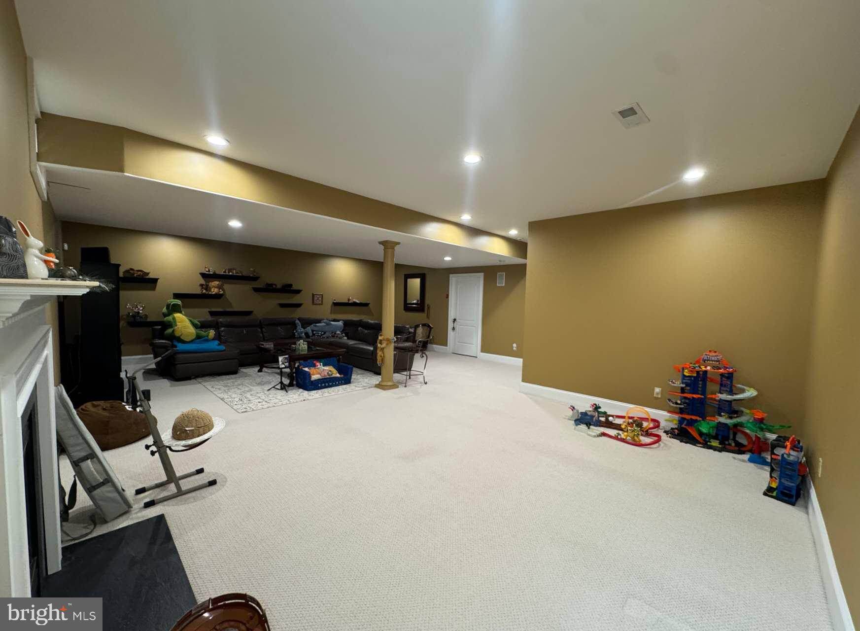 FOXCROFT OF BLUE B - Residential
