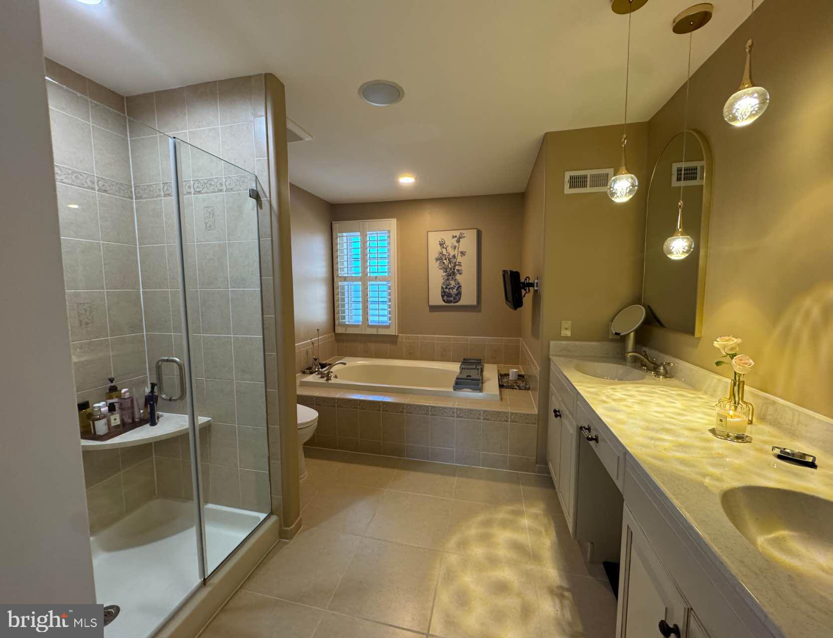 FOXCROFT OF BLUE B - Residential