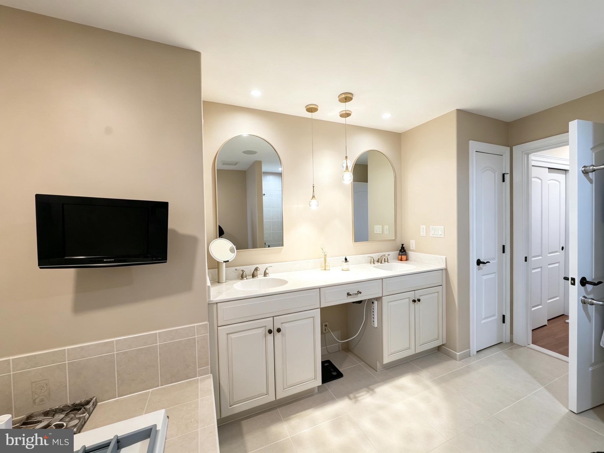 FOXCROFT OF BLUE B - Residential