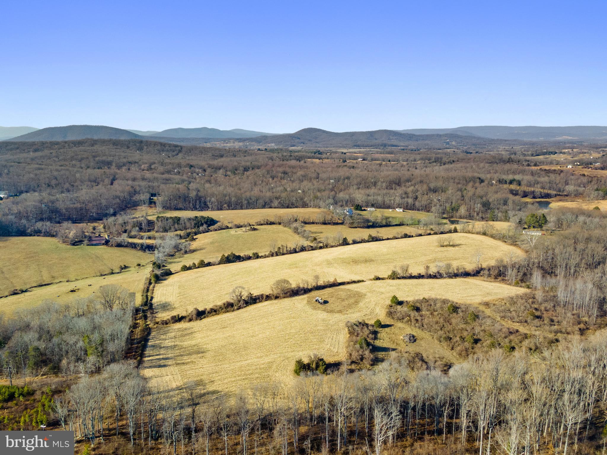 MARSHALL, VA - Land