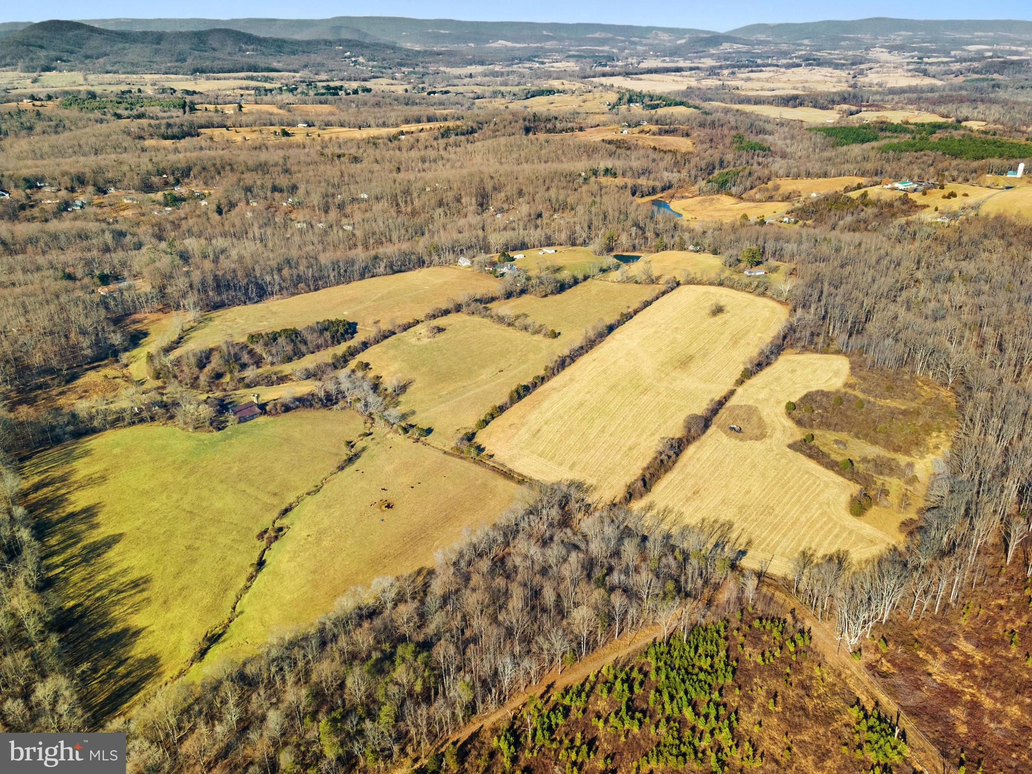 MARSHALL, VA - Land