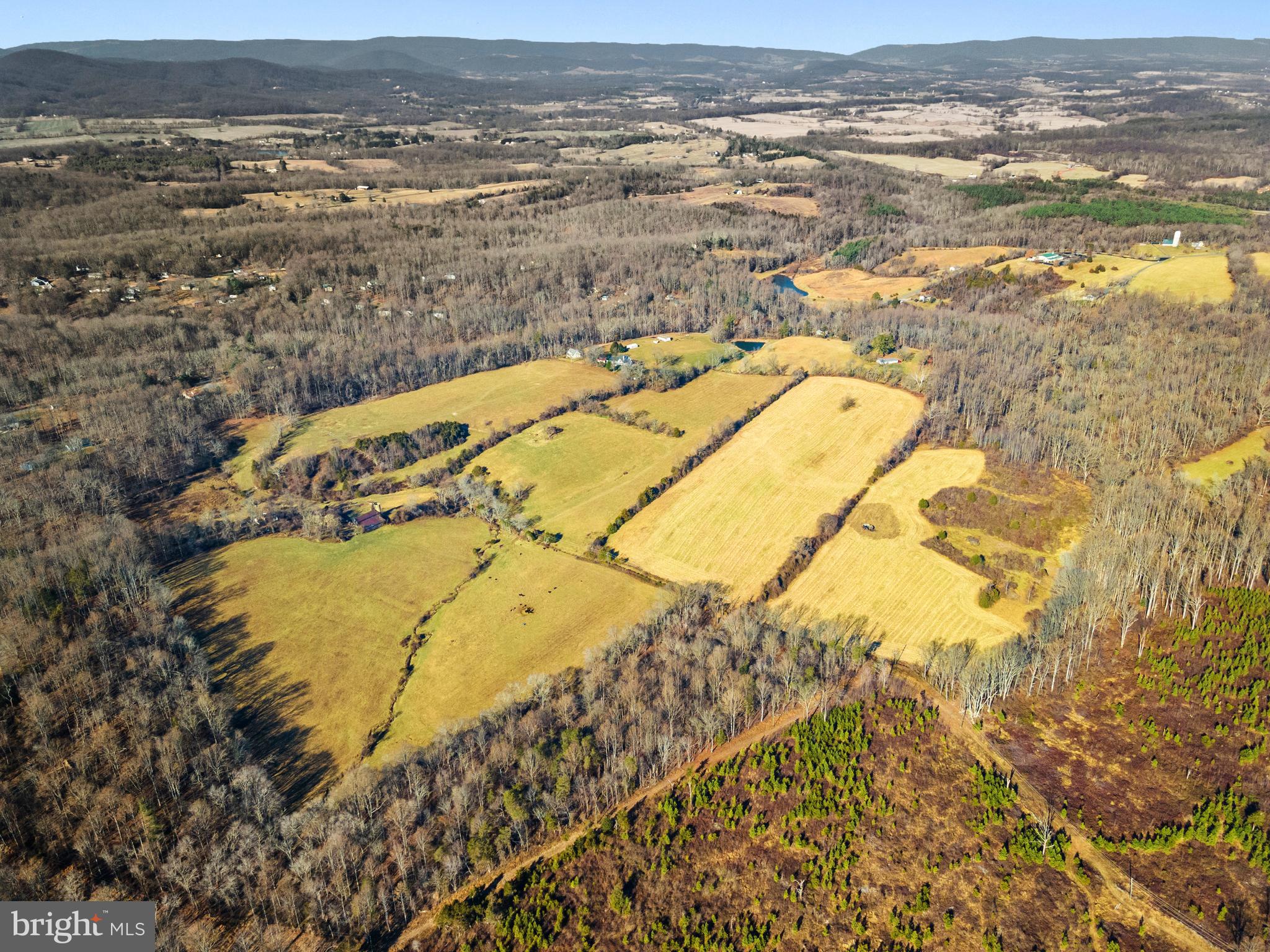 MARSHALL, VA - Land