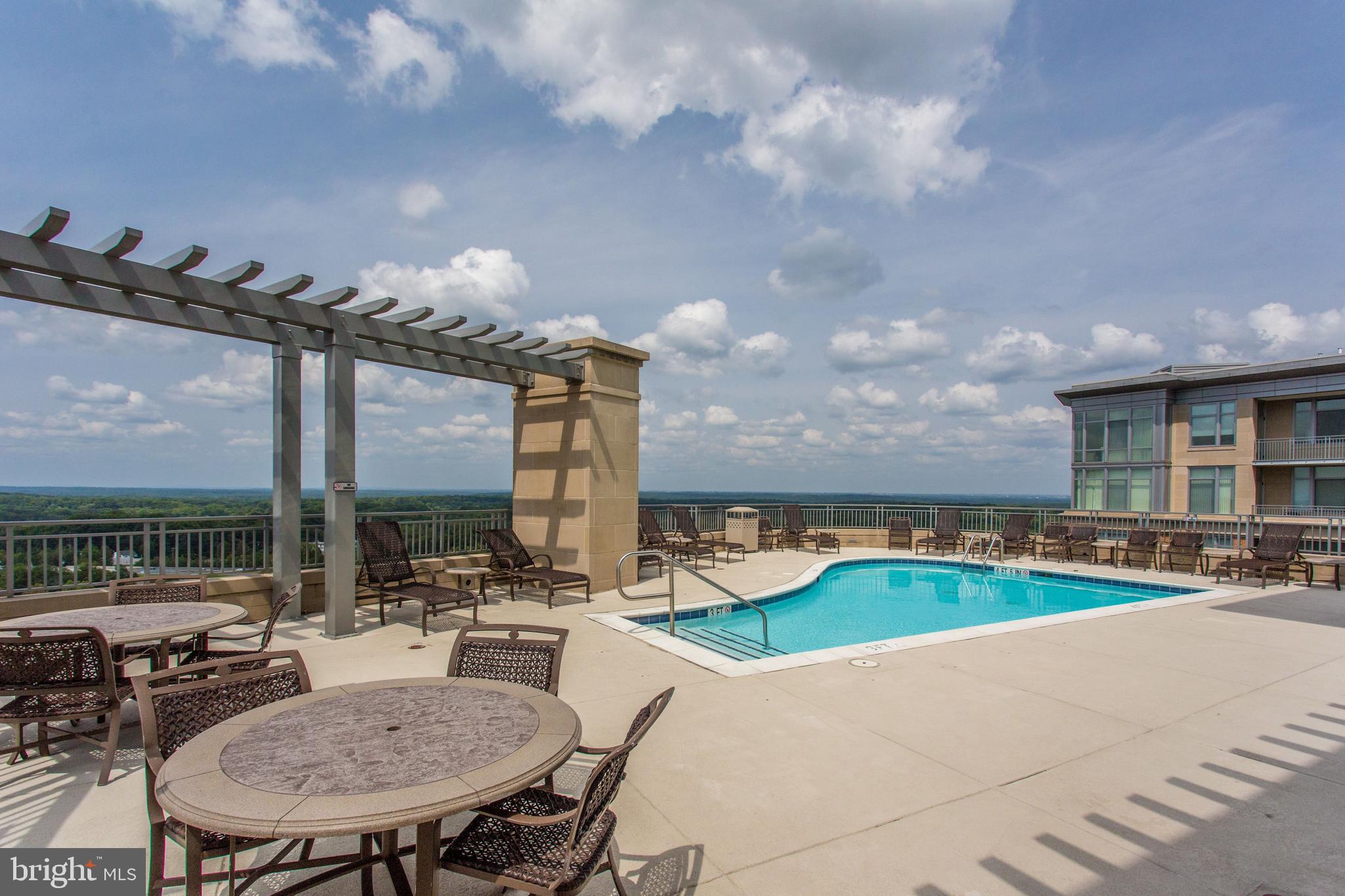 ONE PARK CREST CONDOMINIUM - Residential