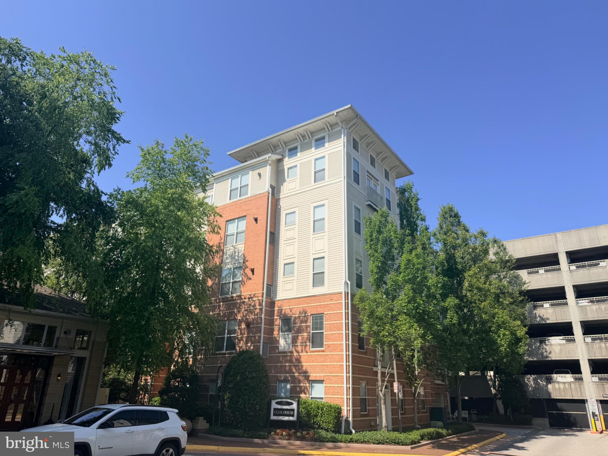 MARQUIS AT VIENNA STATION - Residential