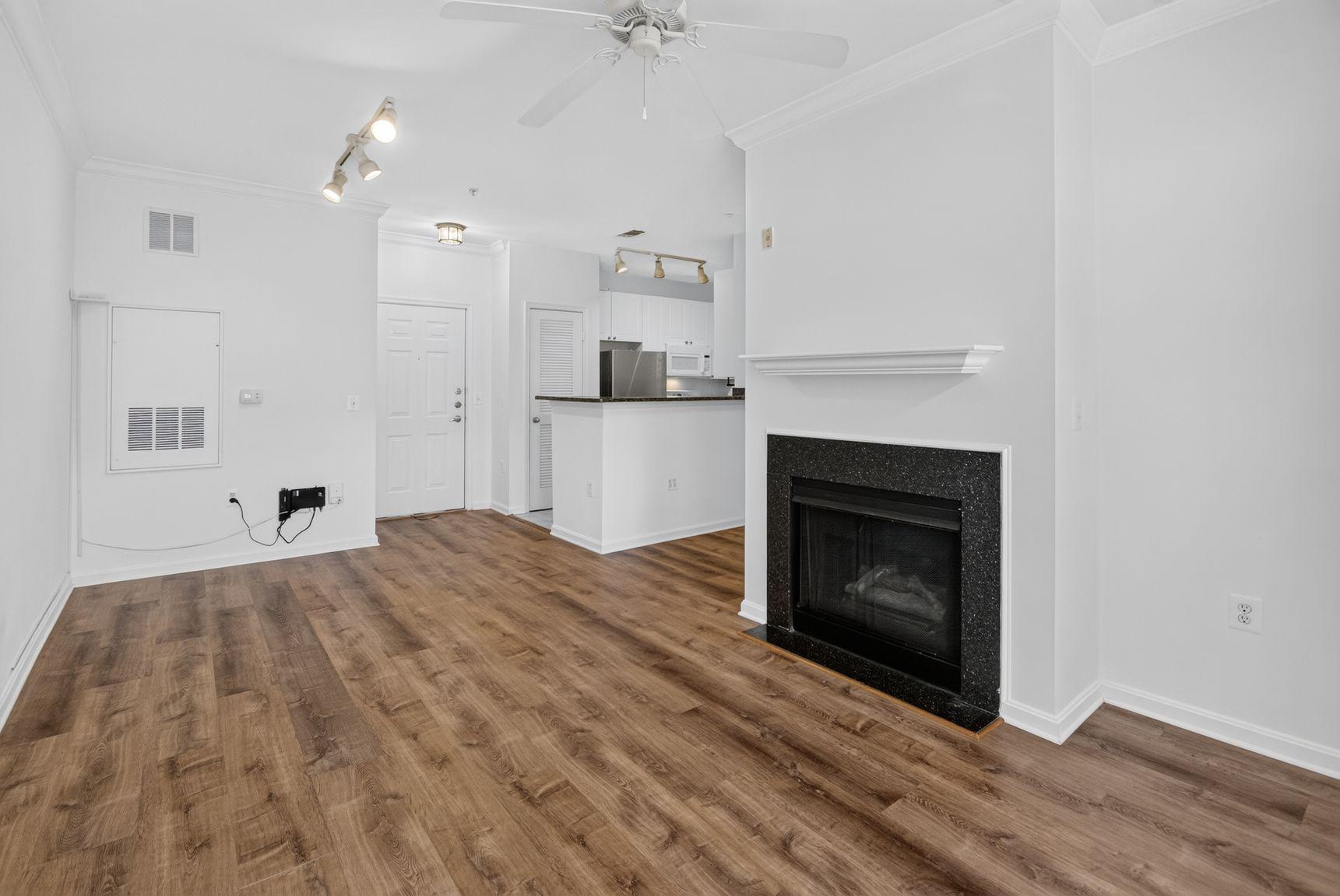 MARQUIS AT VIENNA STATION - Residential