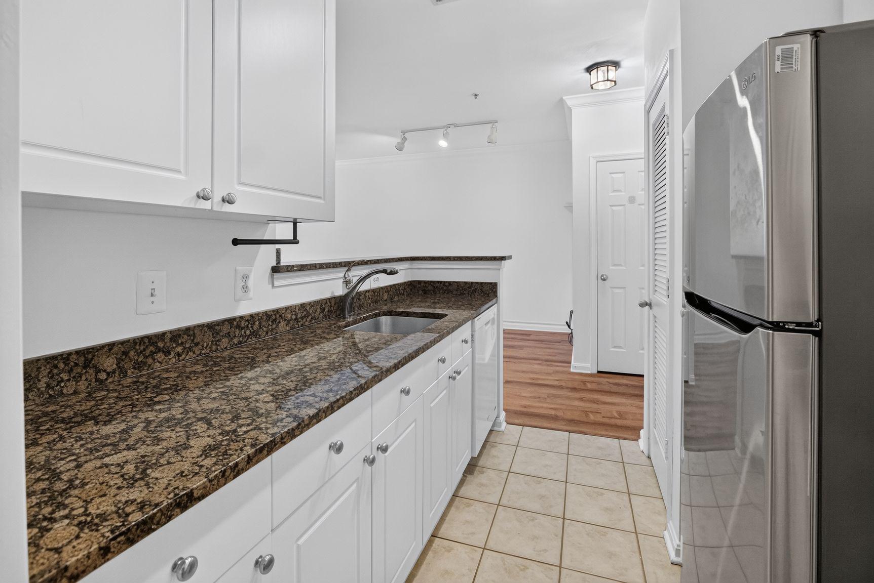 MARQUIS AT VIENNA STATION - Residential