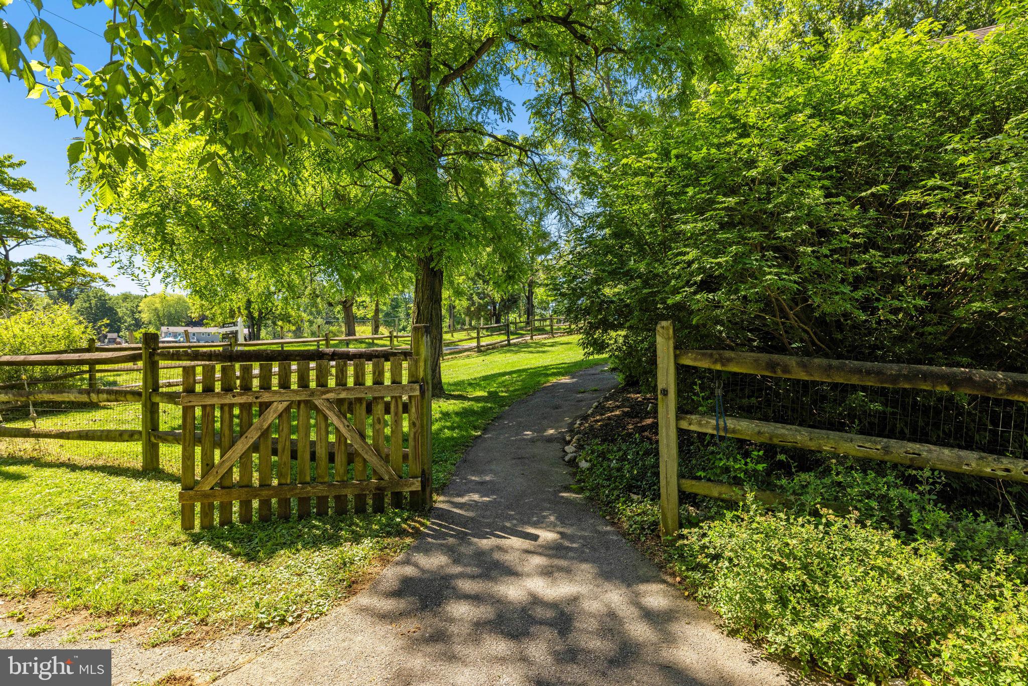RIVERSIDE ACRES - Residential