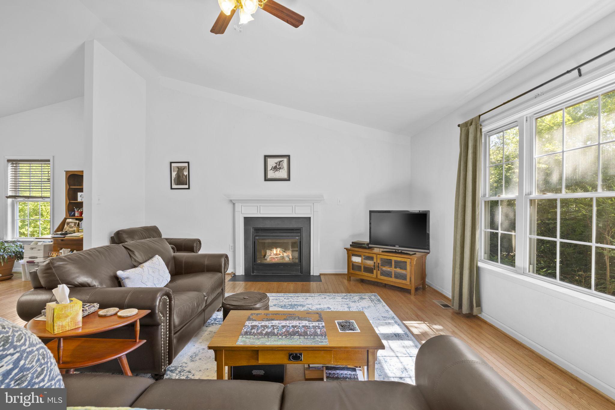 RIVERSIDE ACRES - Residential
