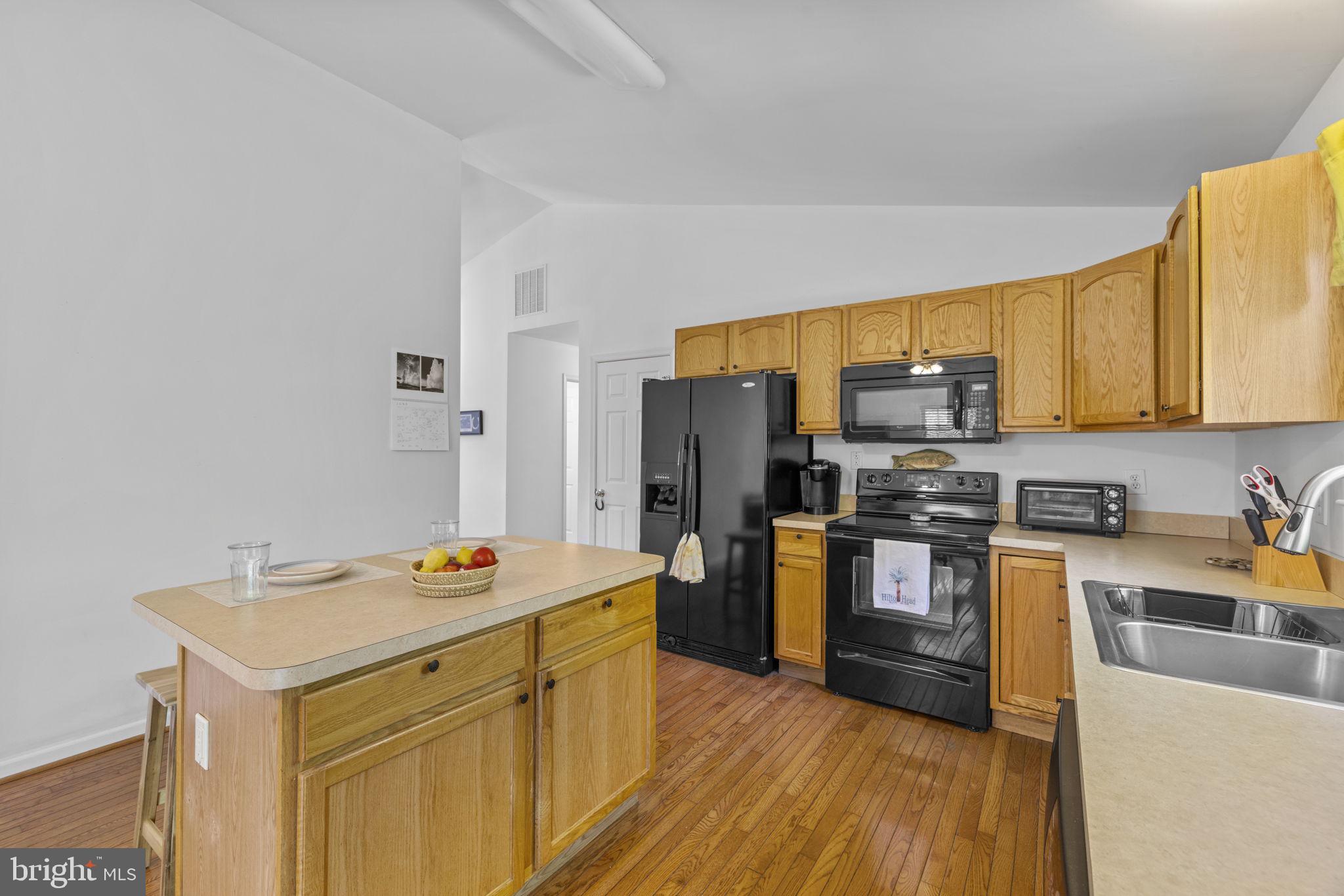 RIVERSIDE ACRES - Residential