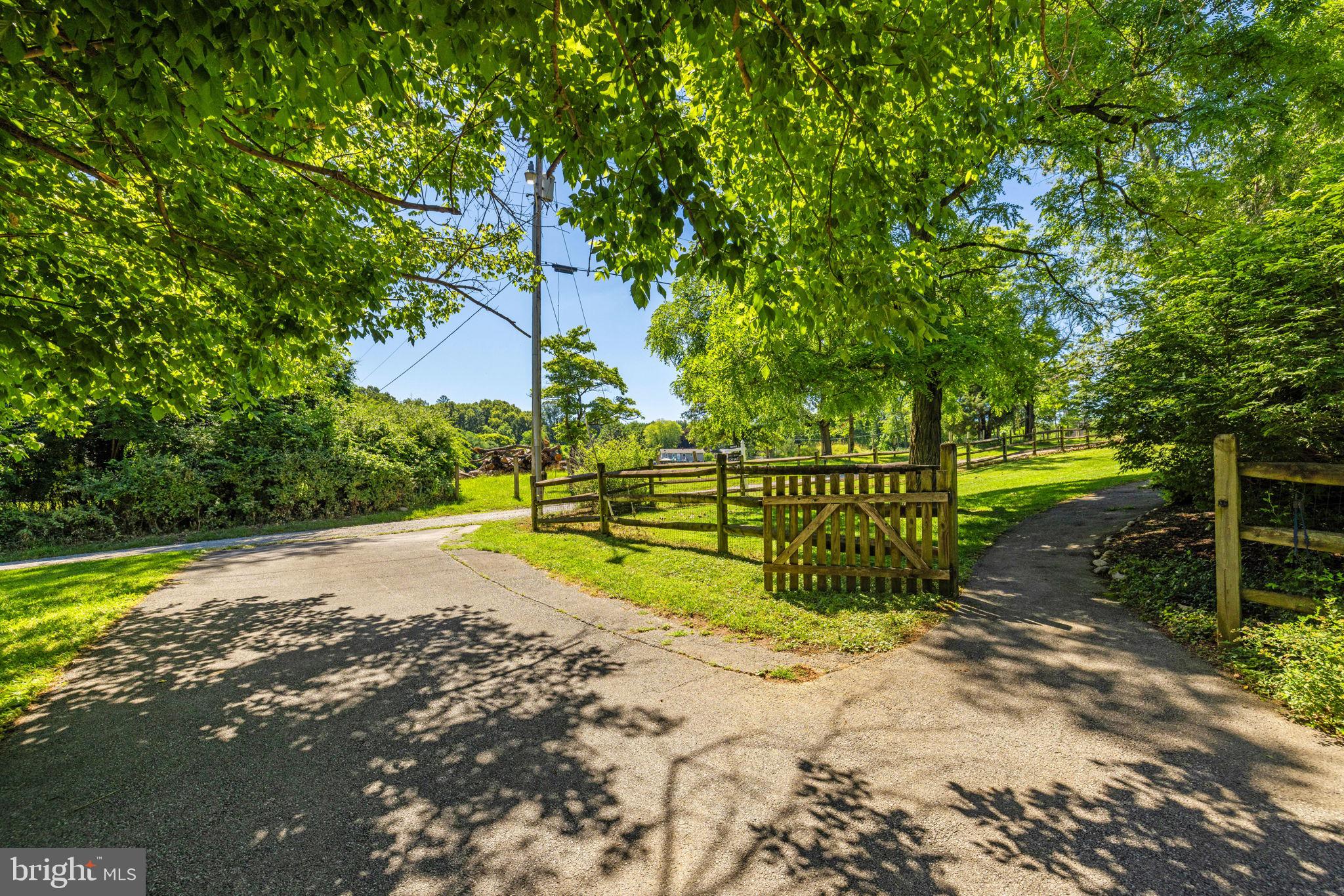 RIVERSIDE ACRES - Residential
