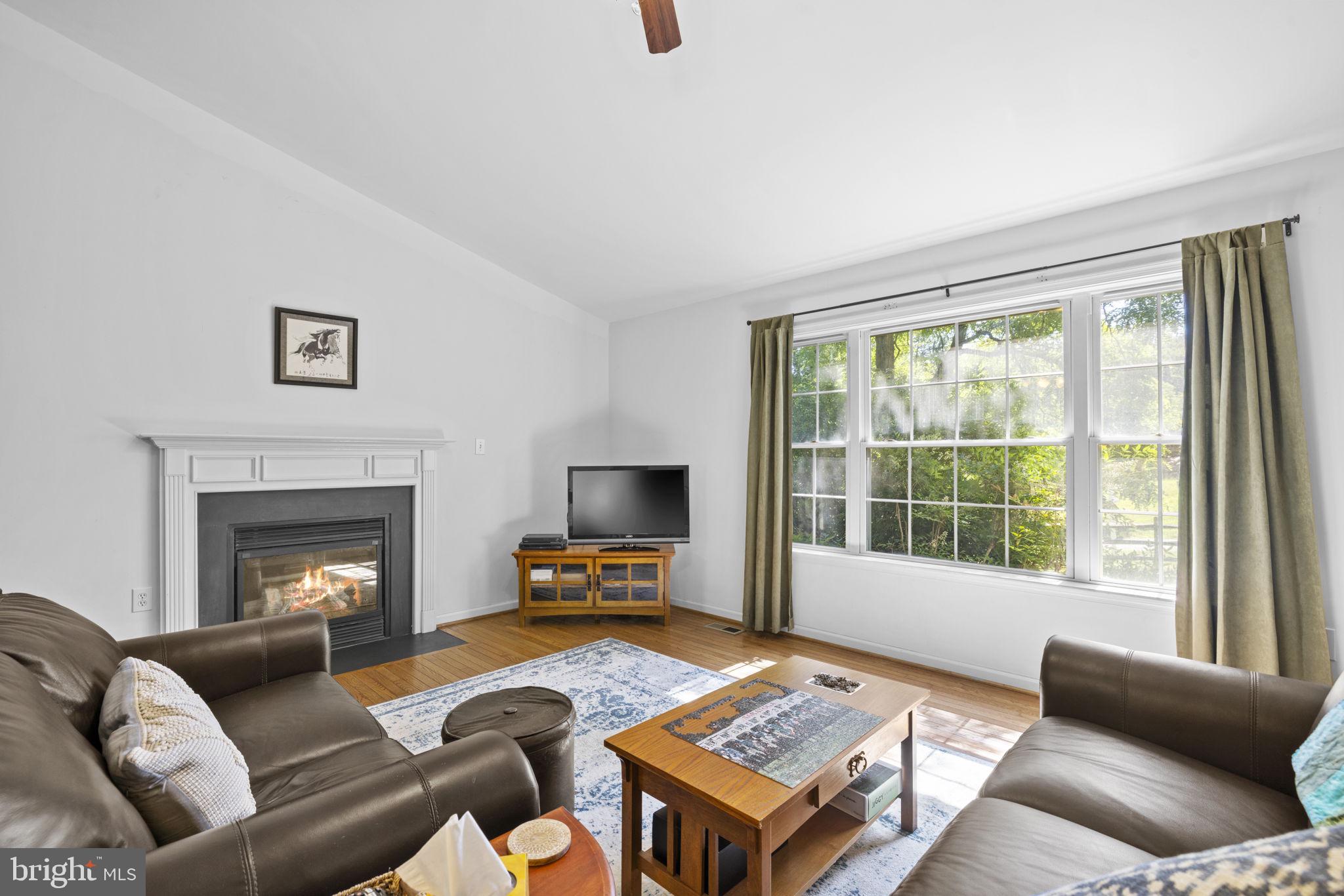 RIVERSIDE ACRES - Residential