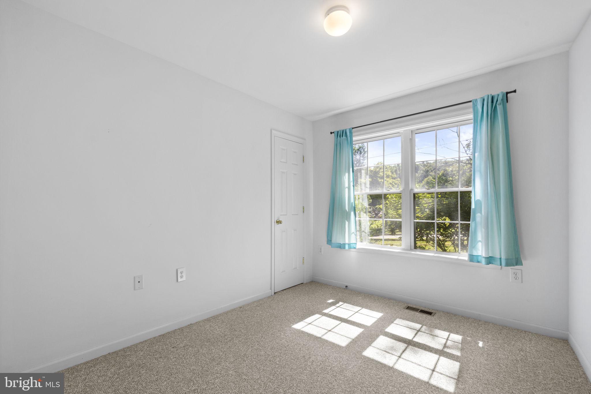 RIVERSIDE ACRES - Residential