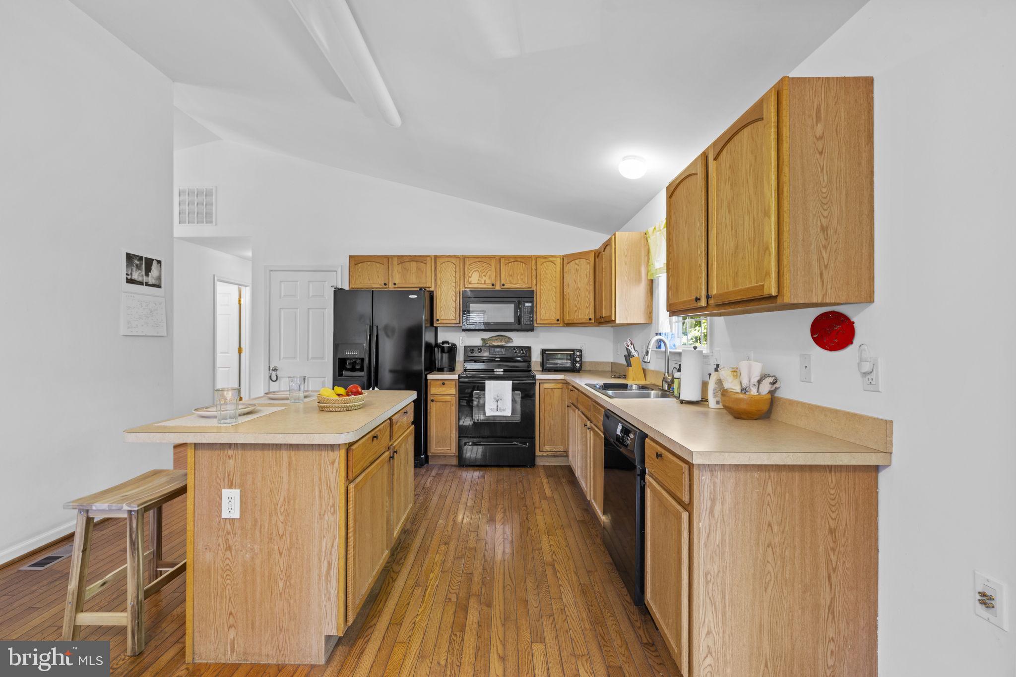 RIVERSIDE ACRES - Residential