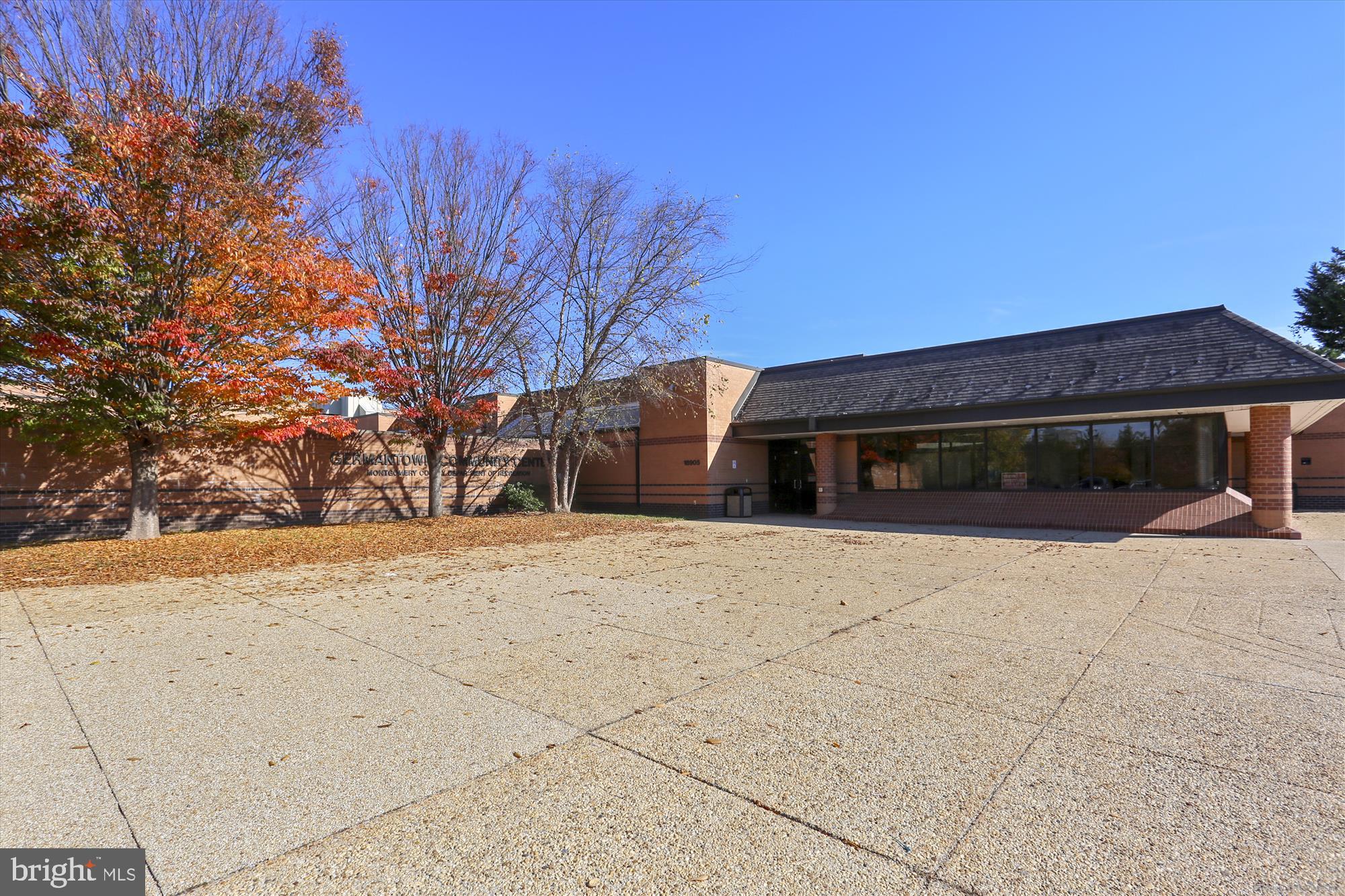 WATERS EDGE AT NORTH LAKE - Residential
