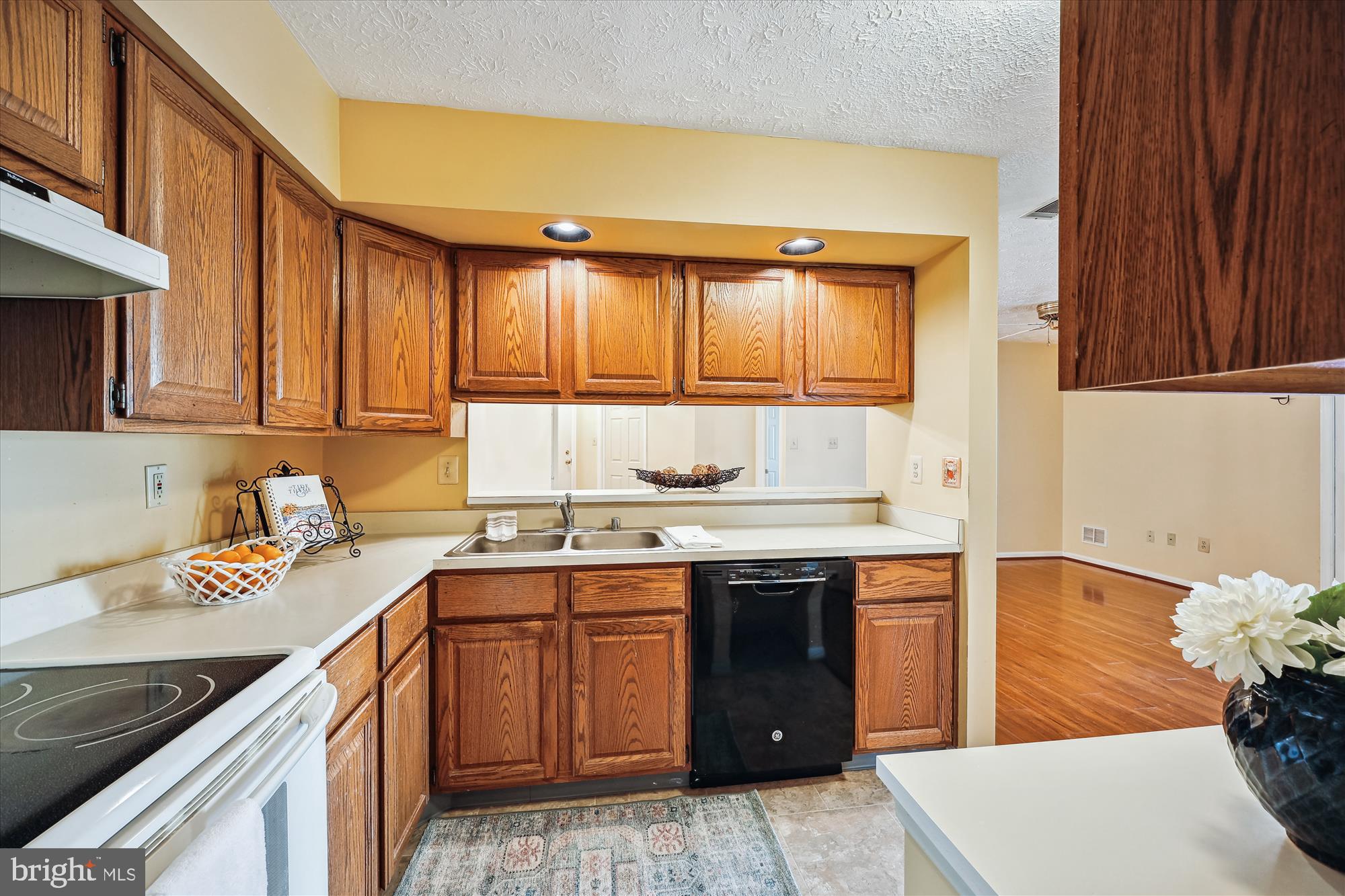 WATERS EDGE AT NORTH LAKE - Residential