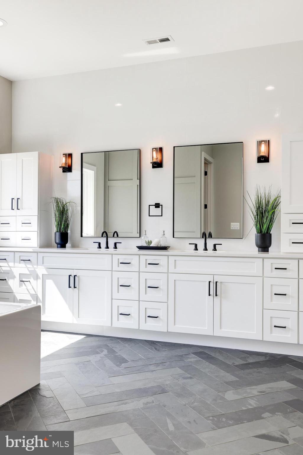 PIMMIT HILLS - Residential