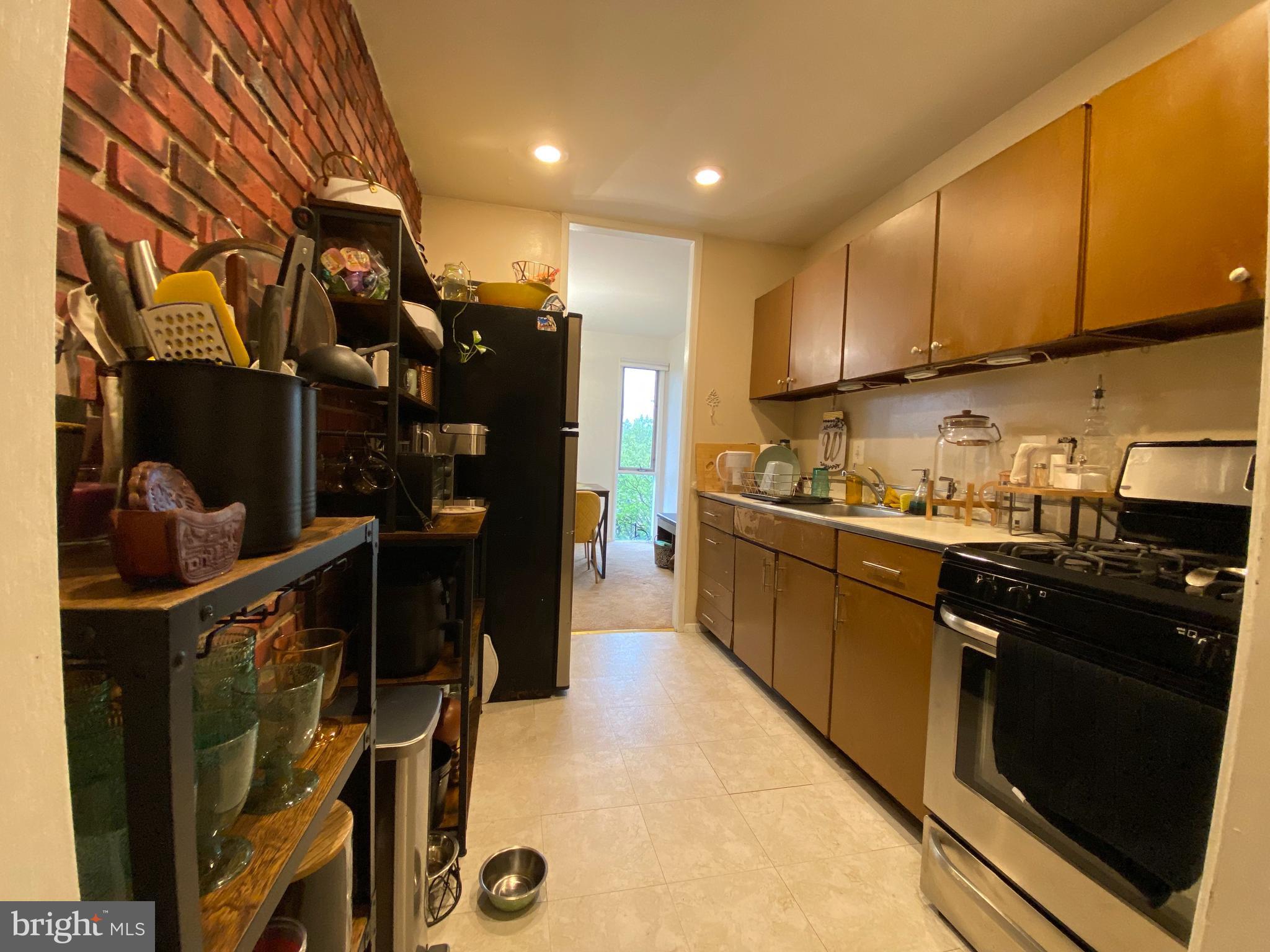 HOLLY HILL CONDOMINIUMS - Residential Lease
