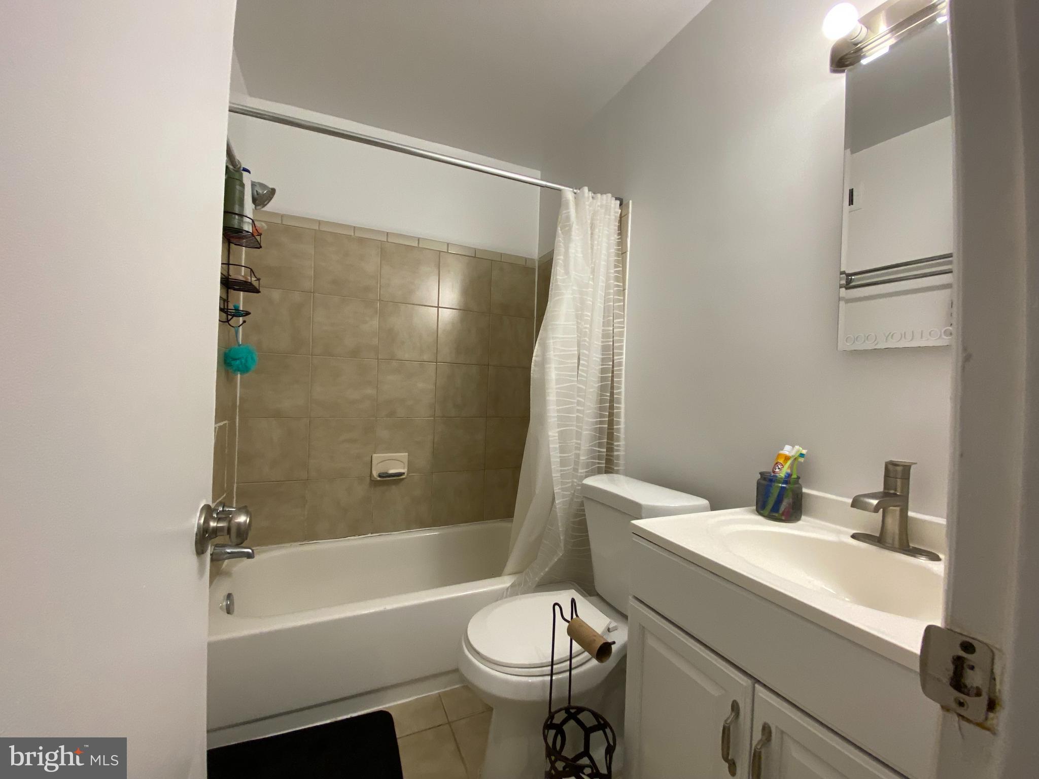 HOLLY HILL CONDOMINIUMS - Residential Lease