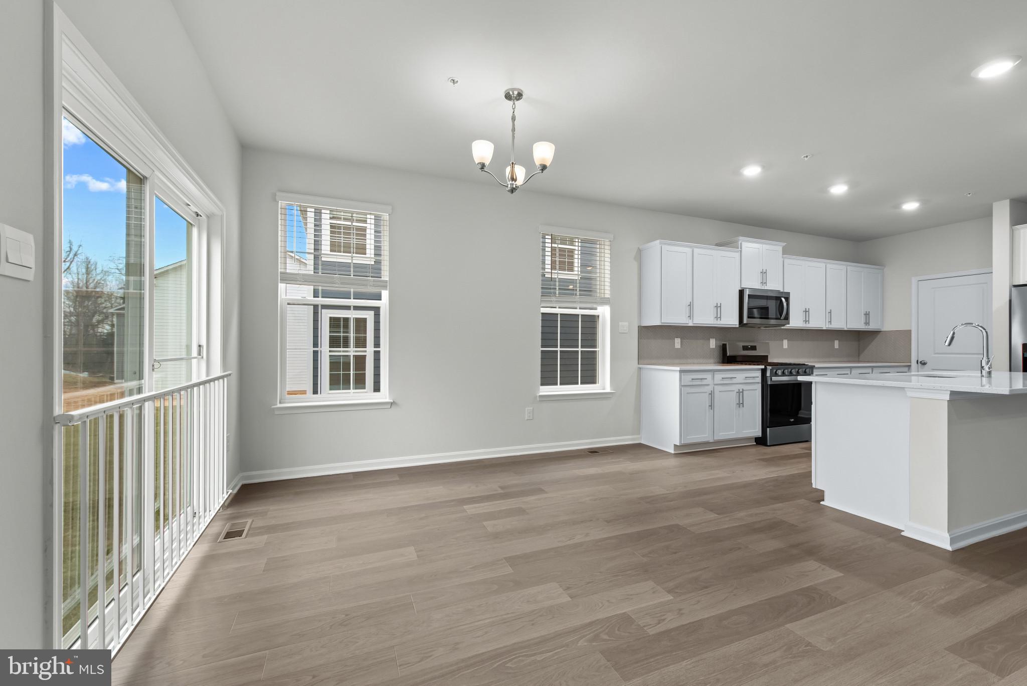 CREEKSIDE ESTATES - Residential