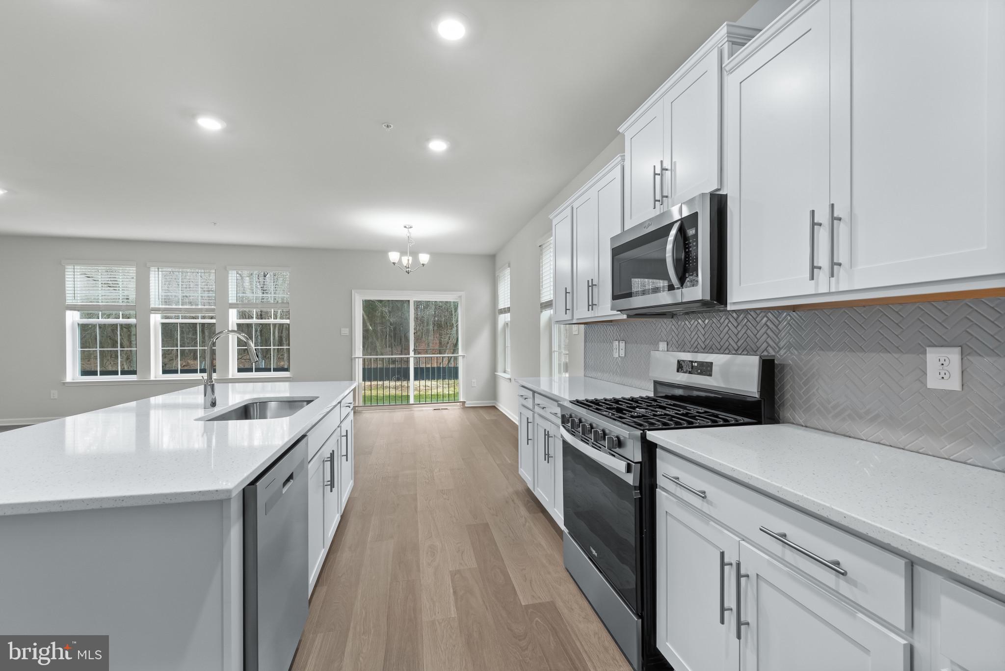 CREEKSIDE ESTATES - Residential