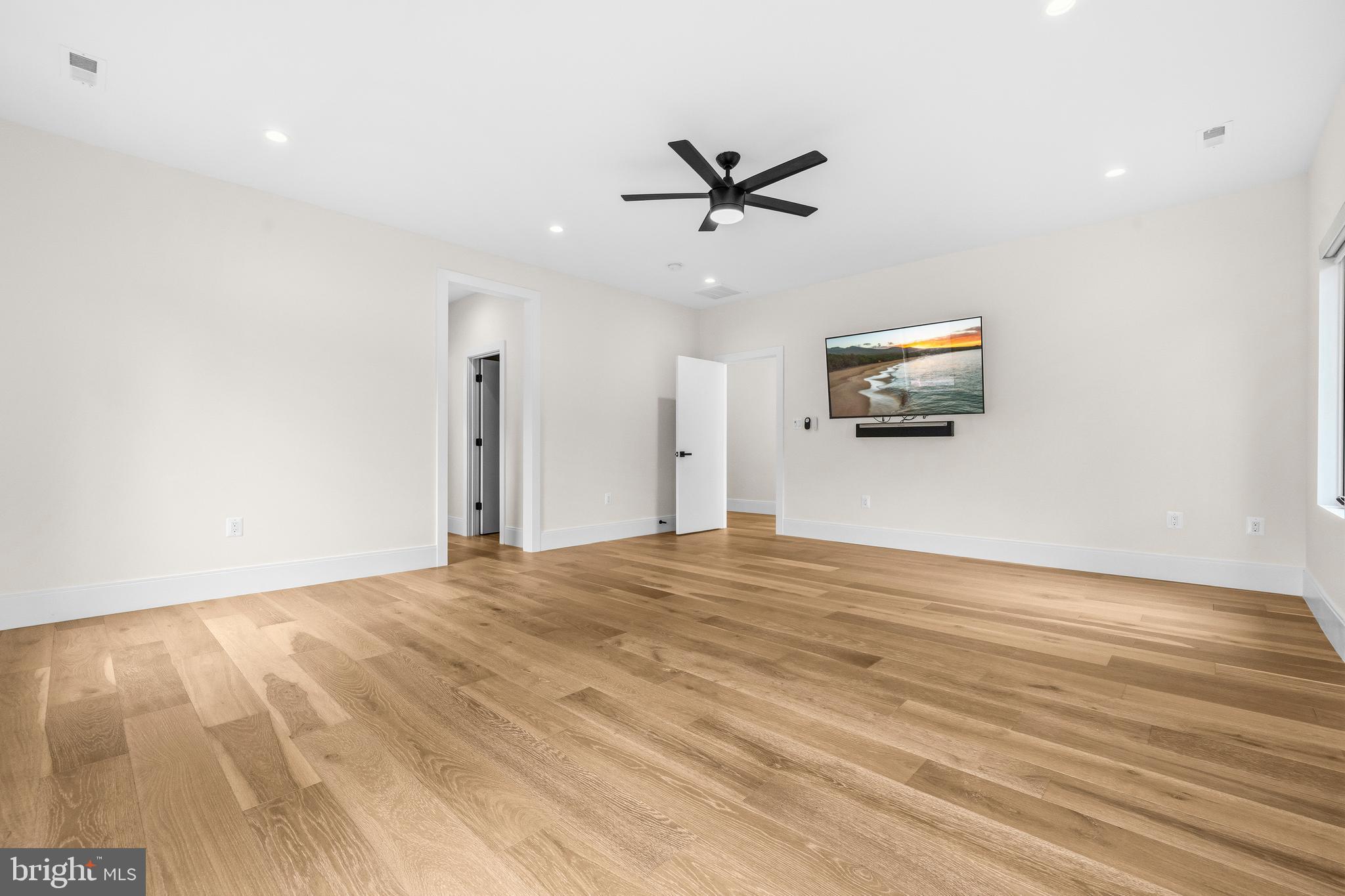 VIENNA WOODS - Residential
