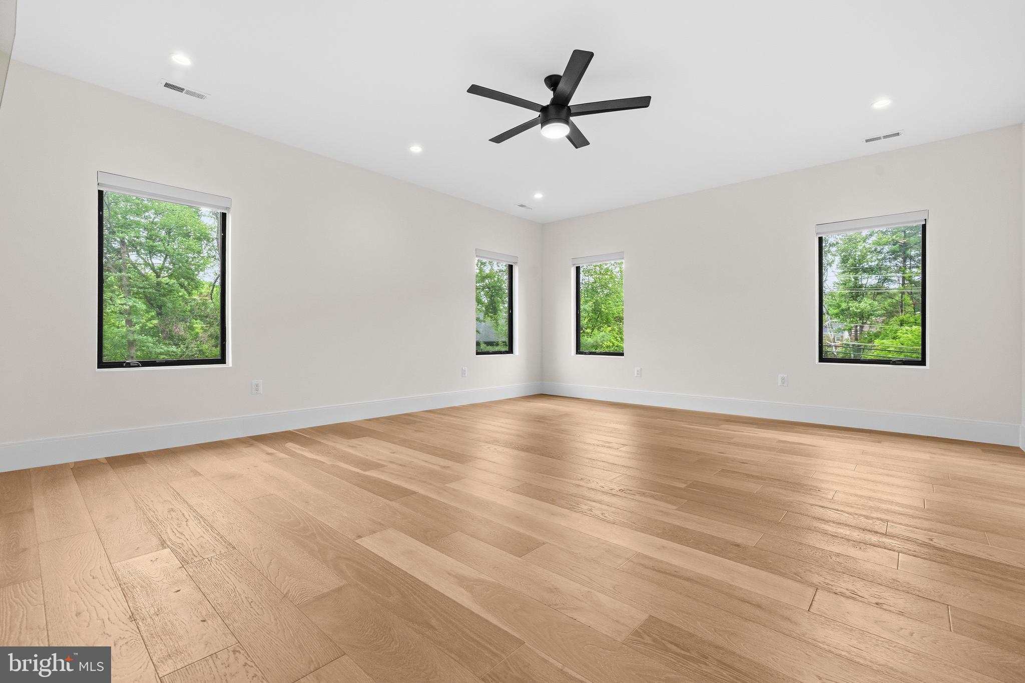 VIENNA WOODS - Residential