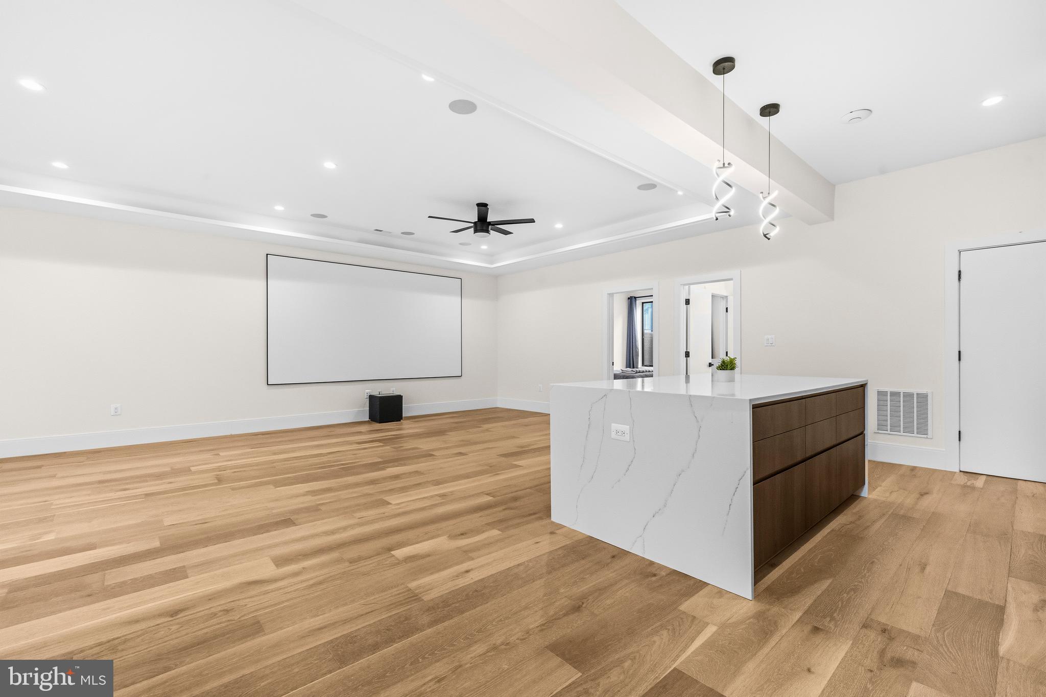 VIENNA WOODS - Residential