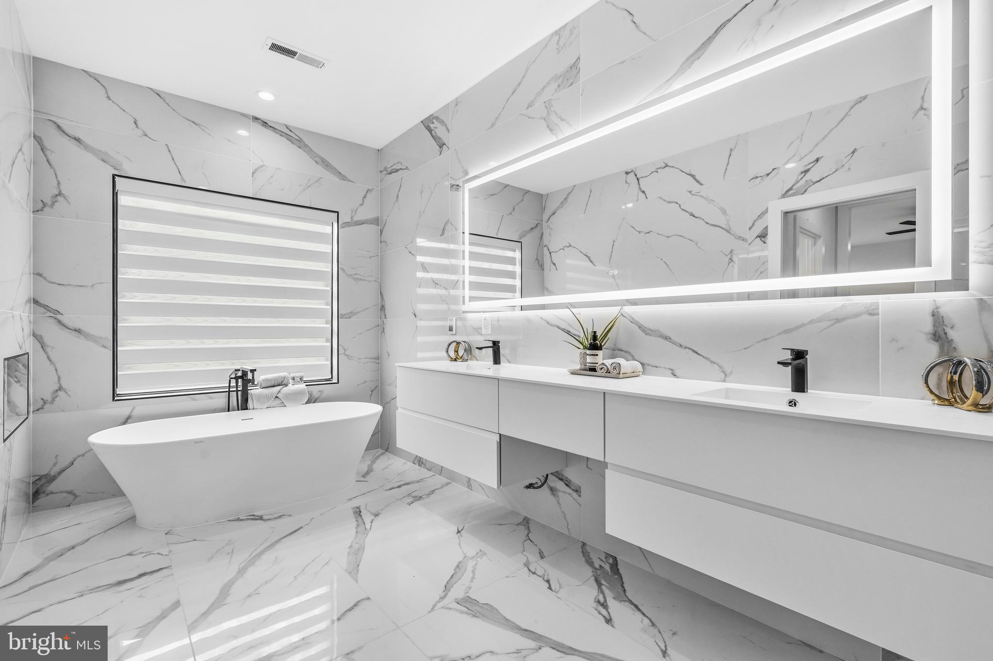 VIENNA WOODS - Residential