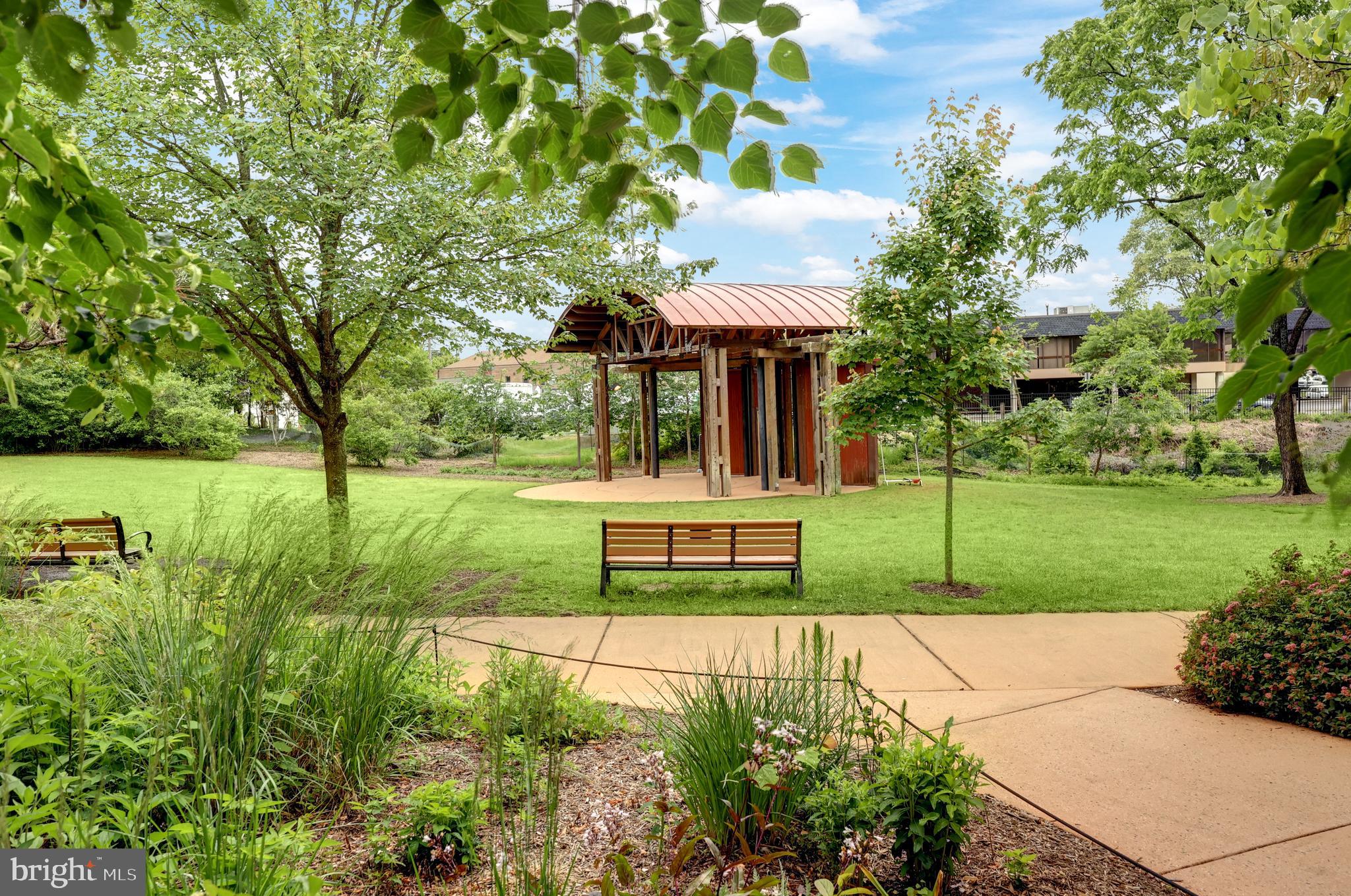 VIENNA WOODS - Residential
