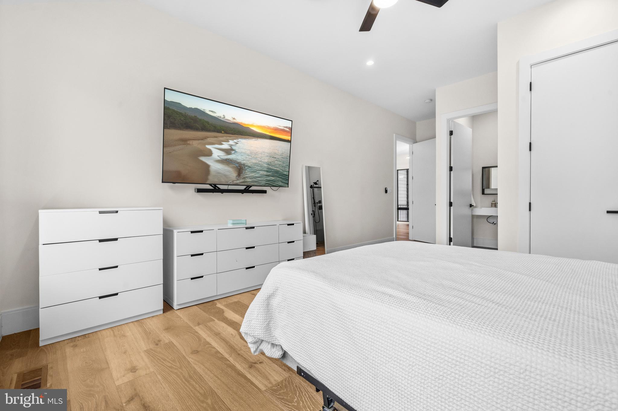 VIENNA WOODS - Residential