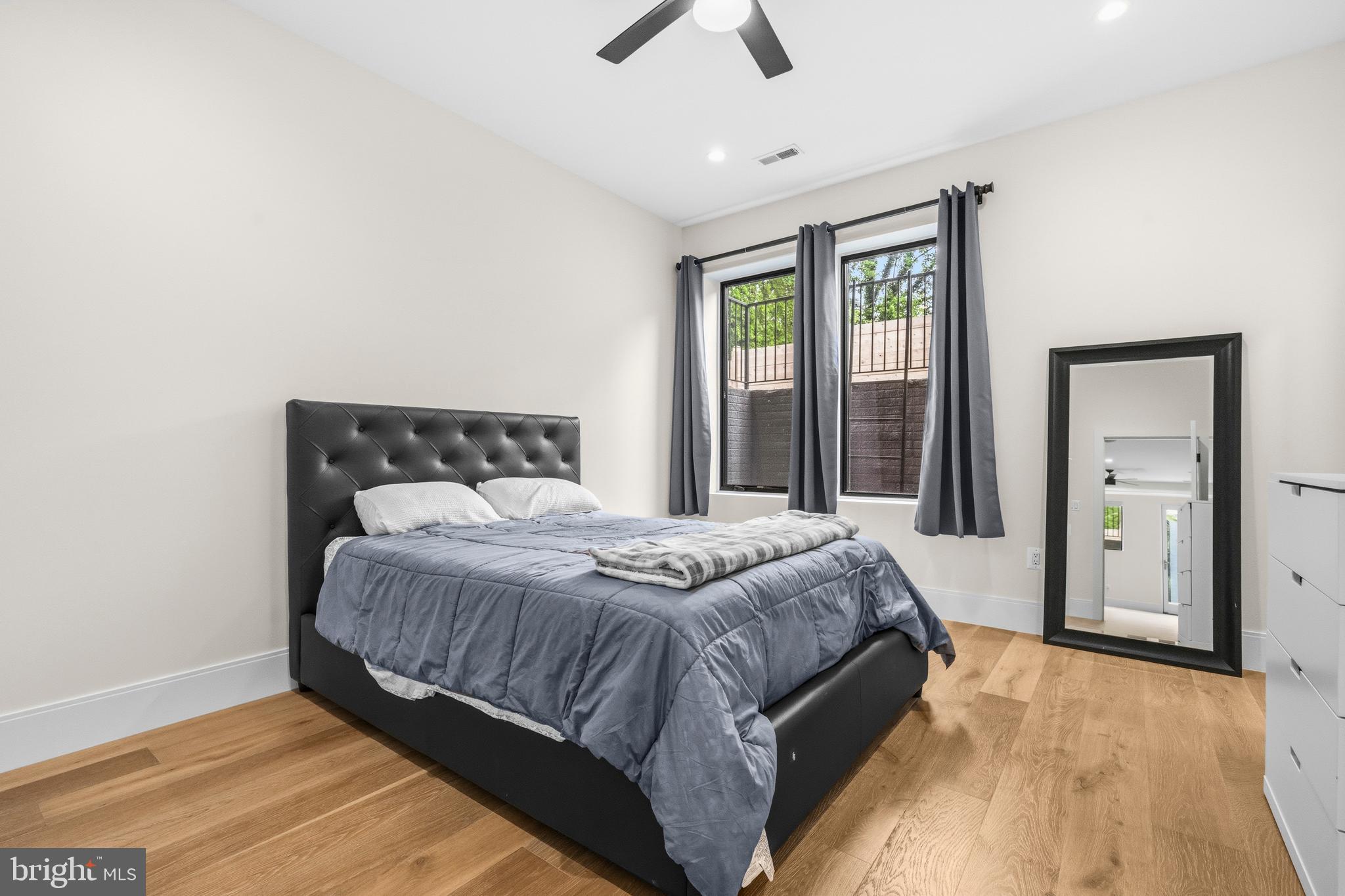 VIENNA WOODS - Residential