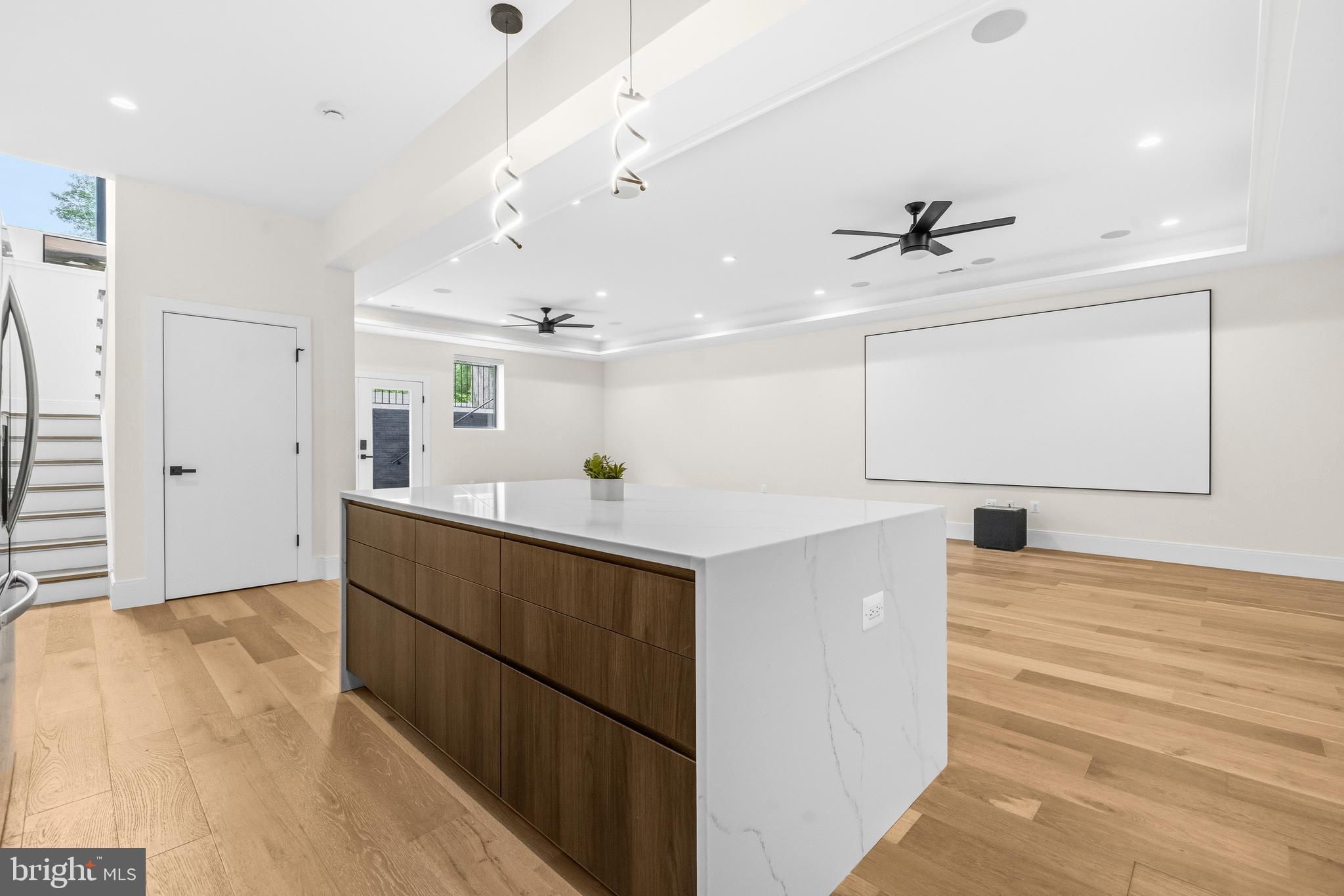 VIENNA WOODS - Residential