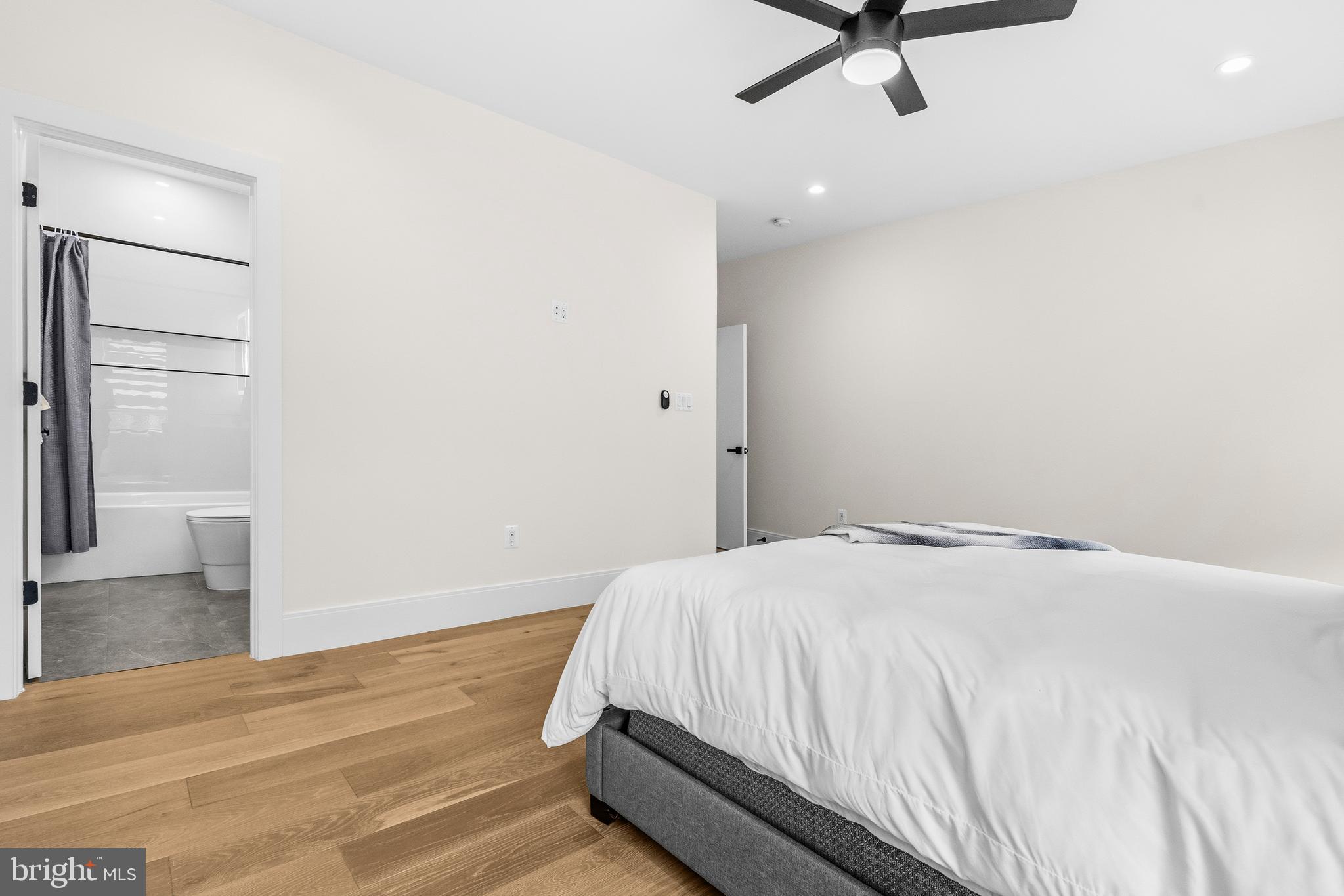 VIENNA WOODS - Residential