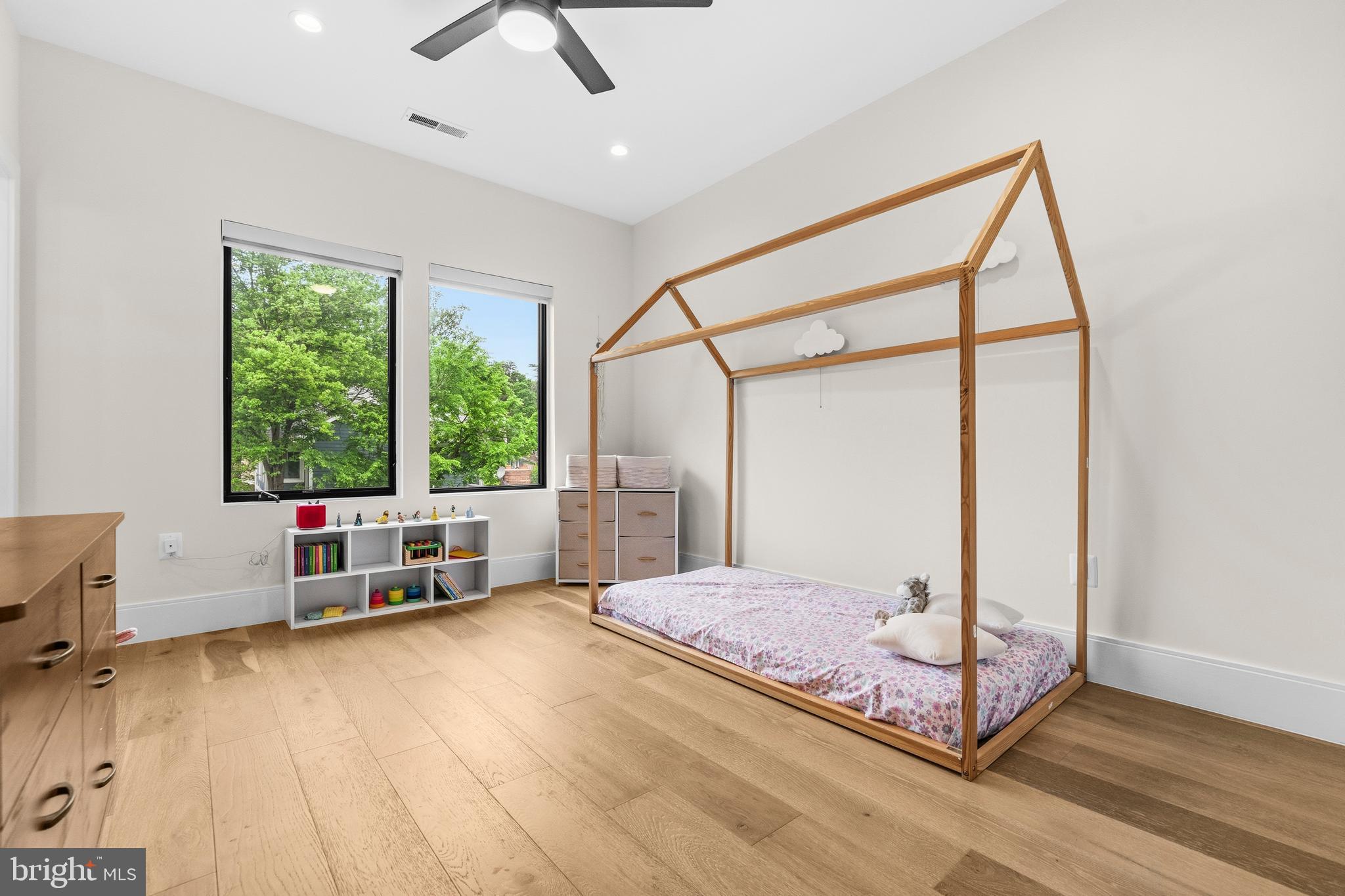 VIENNA WOODS - Residential