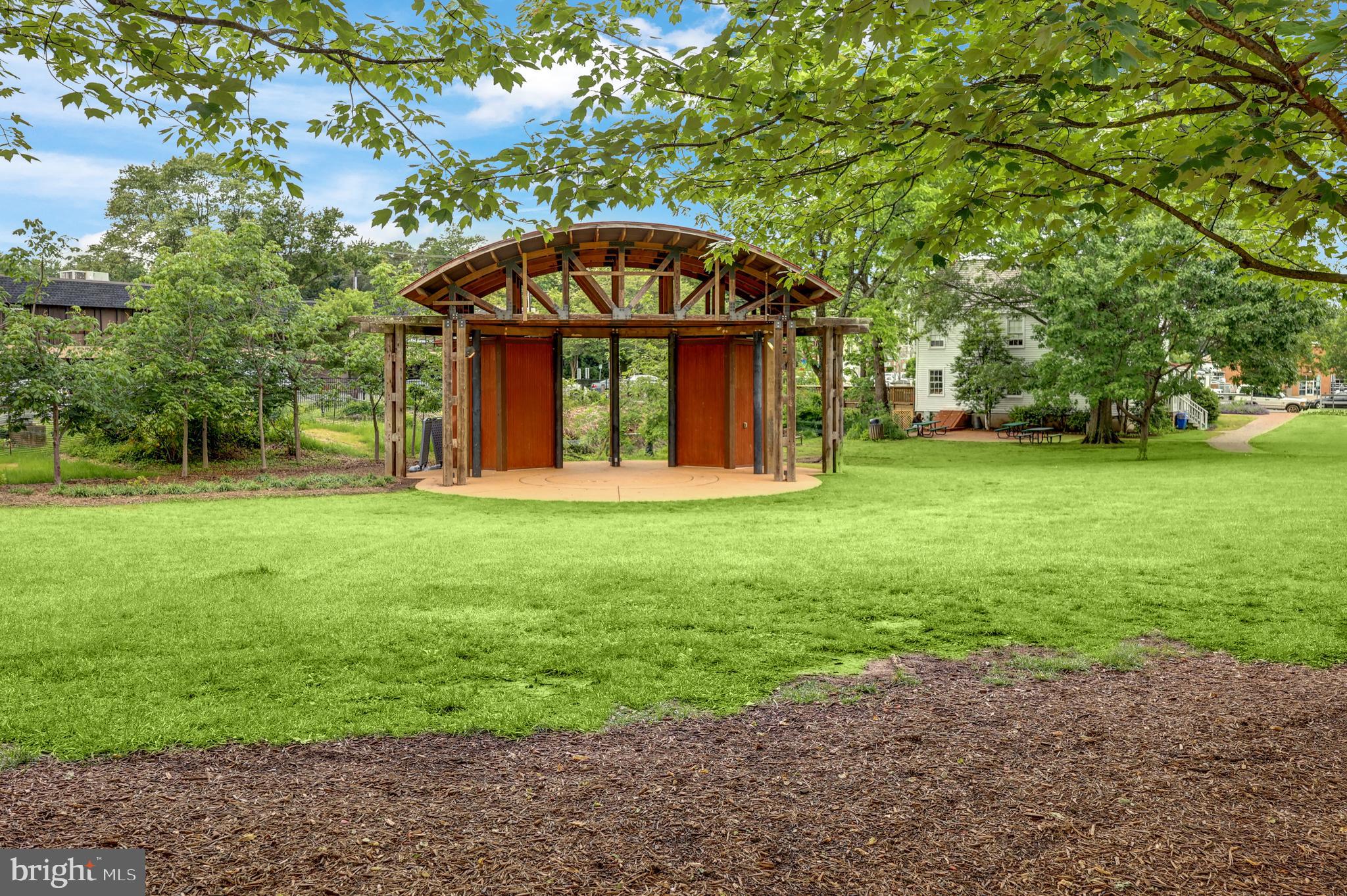 VIENNA WOODS - Residential