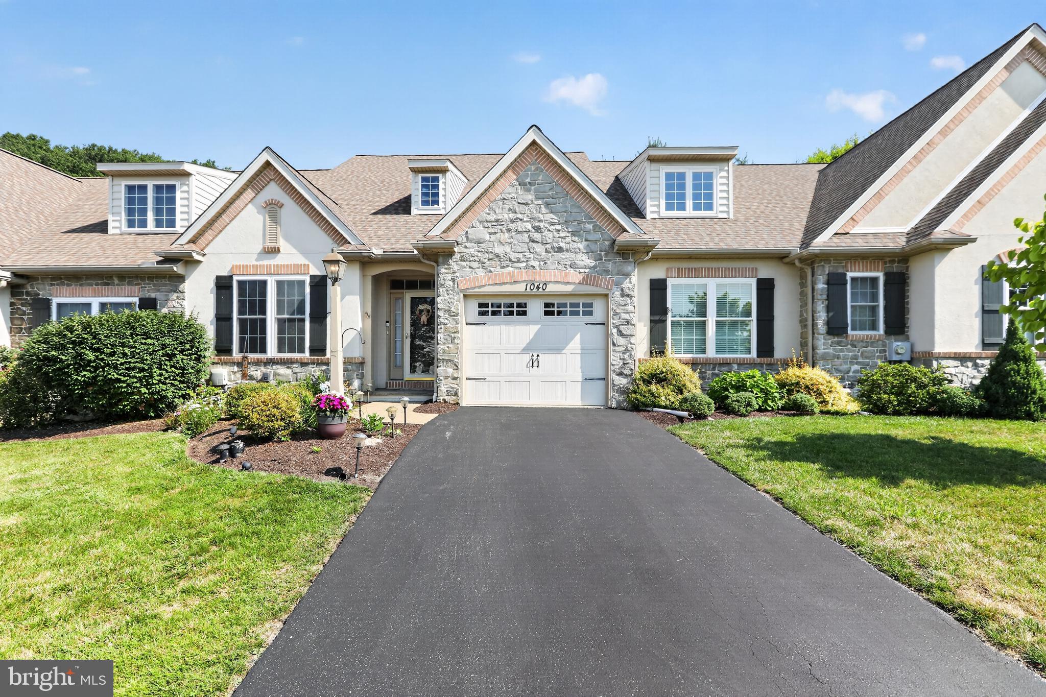 THE WOODS AT ROCK RAYMOND - Residential