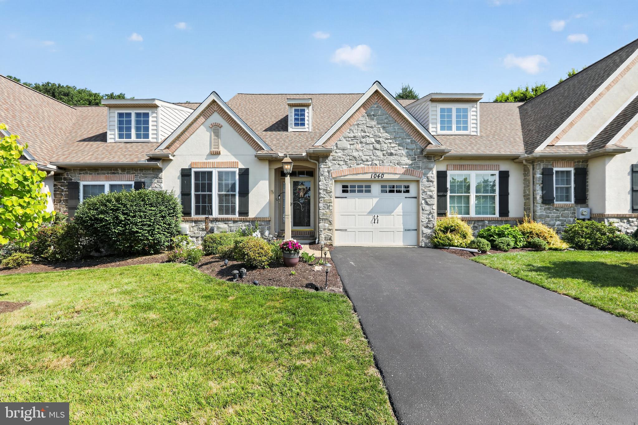 THE WOODS AT ROCK RAYMOND - Residential