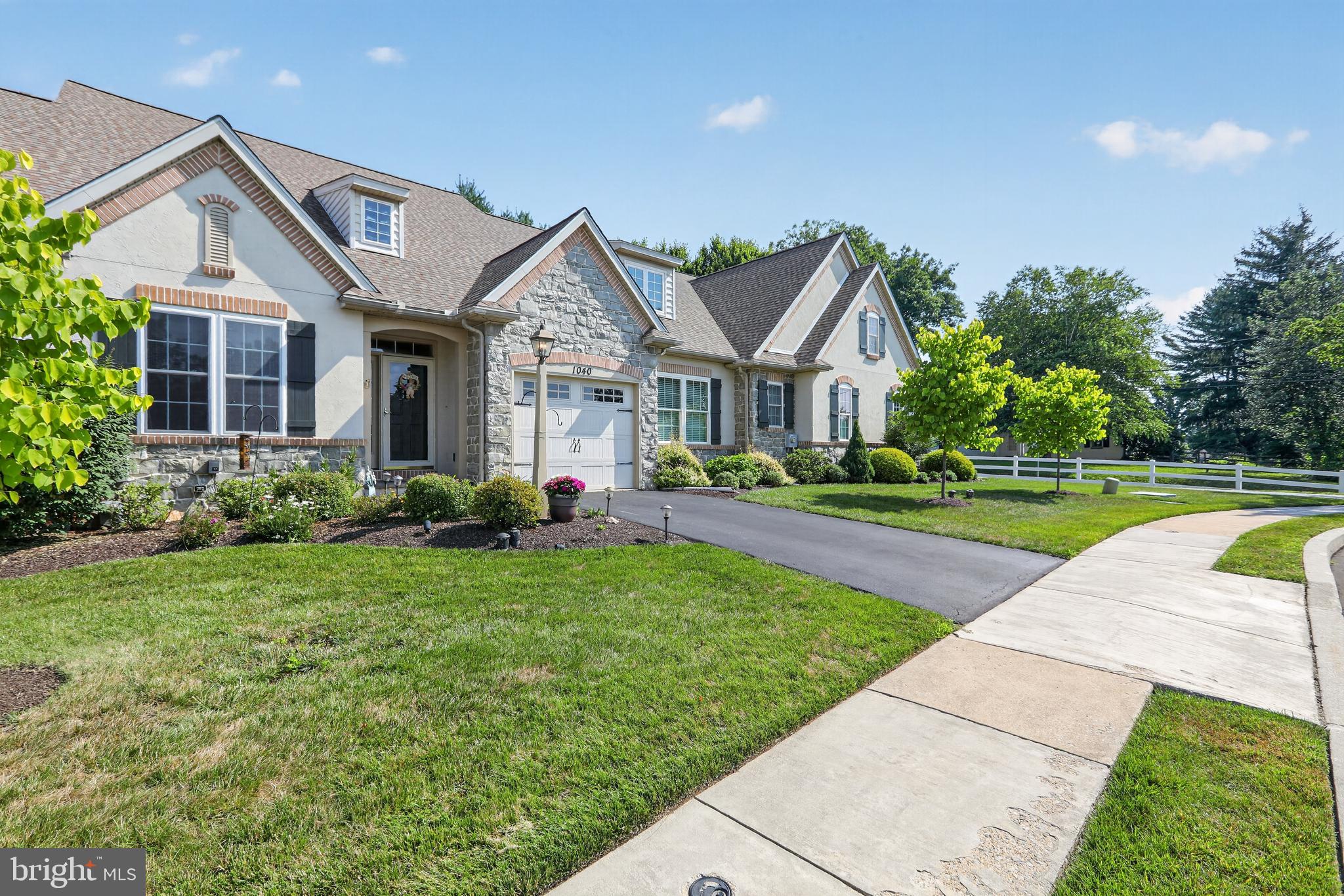 THE WOODS AT ROCK RAYMOND - Residential