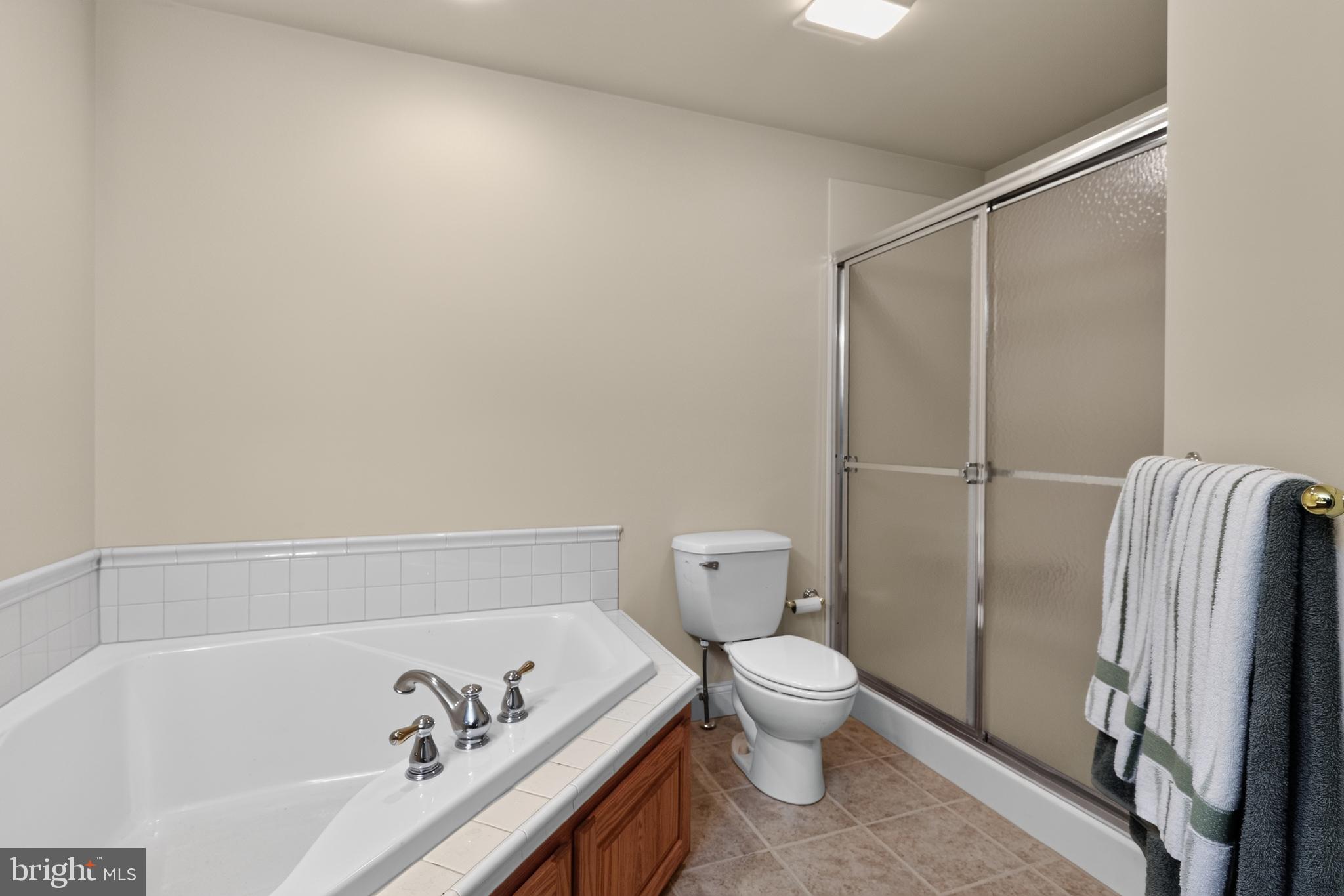 THE WOODS AT ROCK RAYMOND - Residential