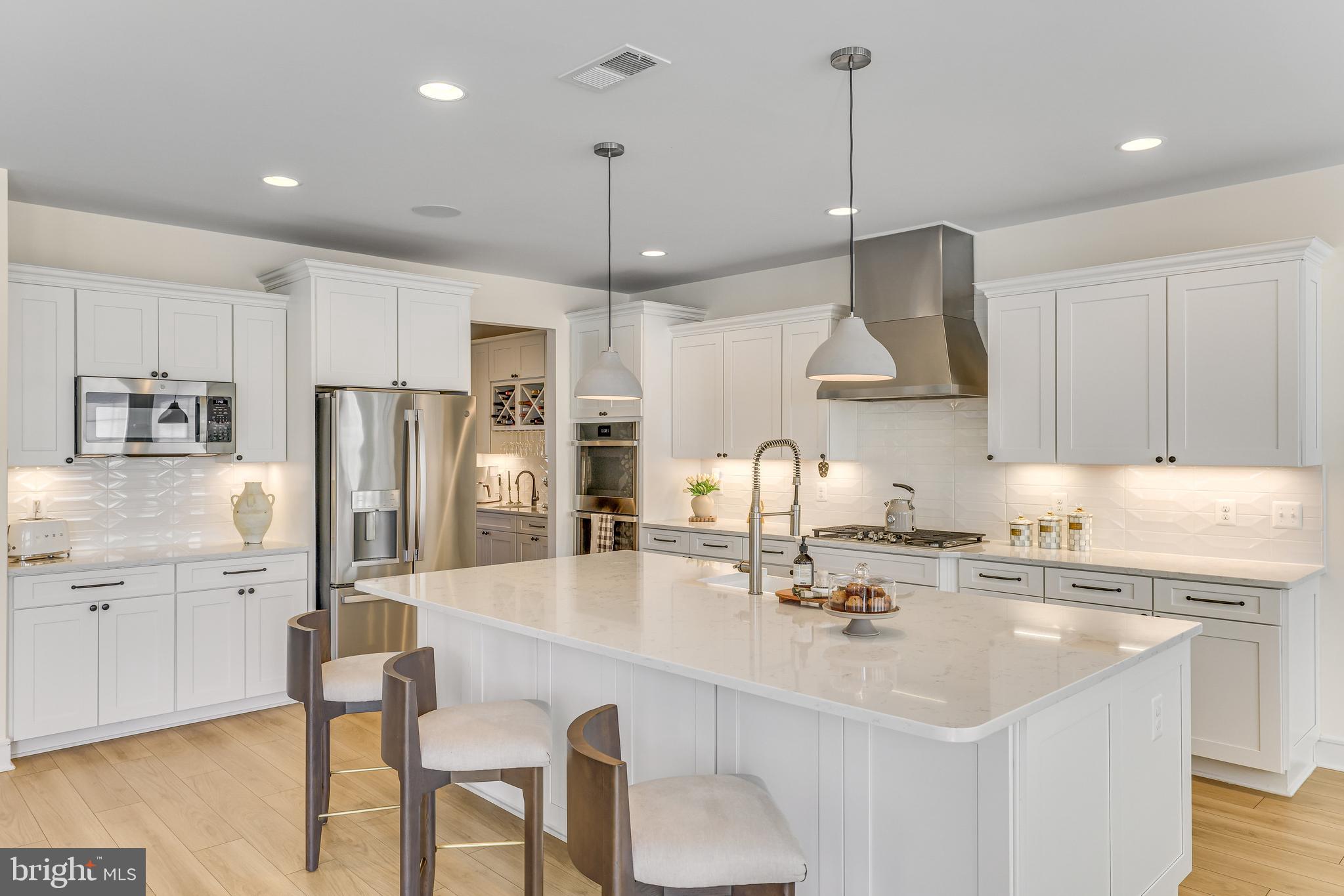 MEADOWBROOK - Residential