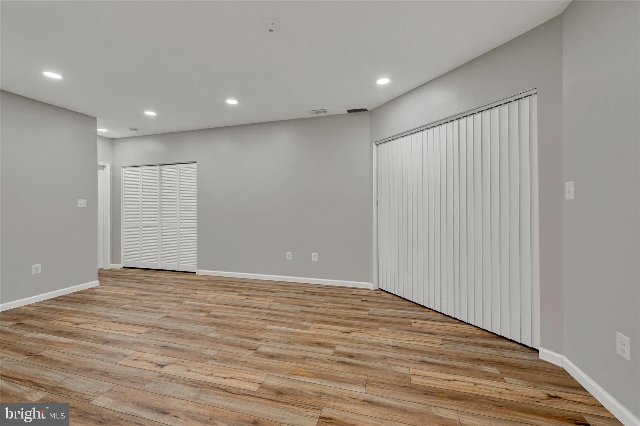 EAST VALLEY OAKS - Residential