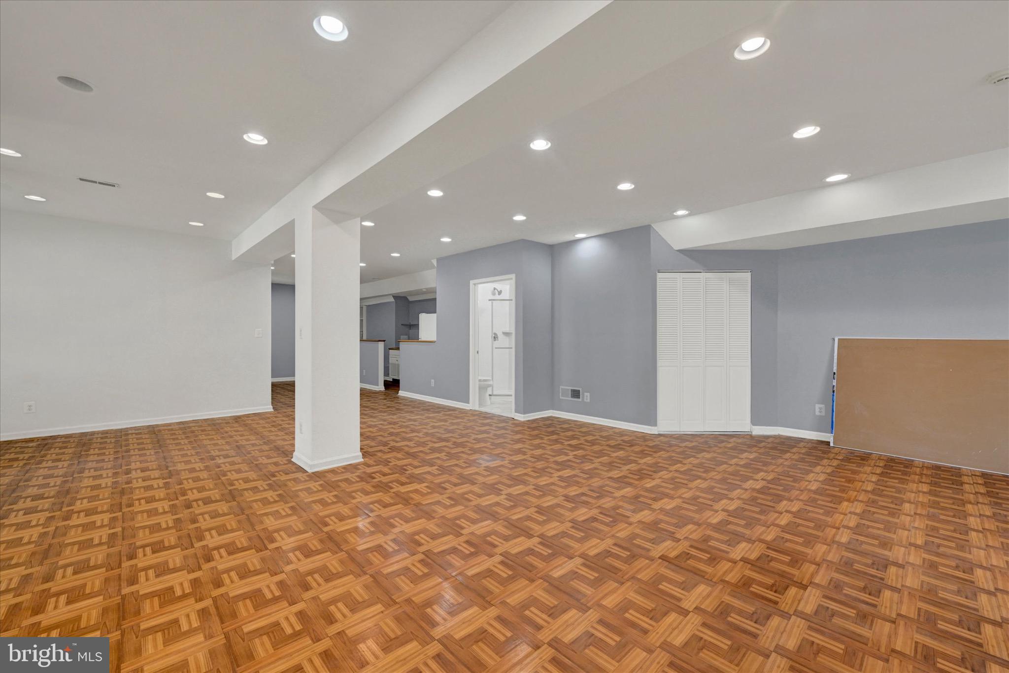 EAST VALLEY OAKS - Residential