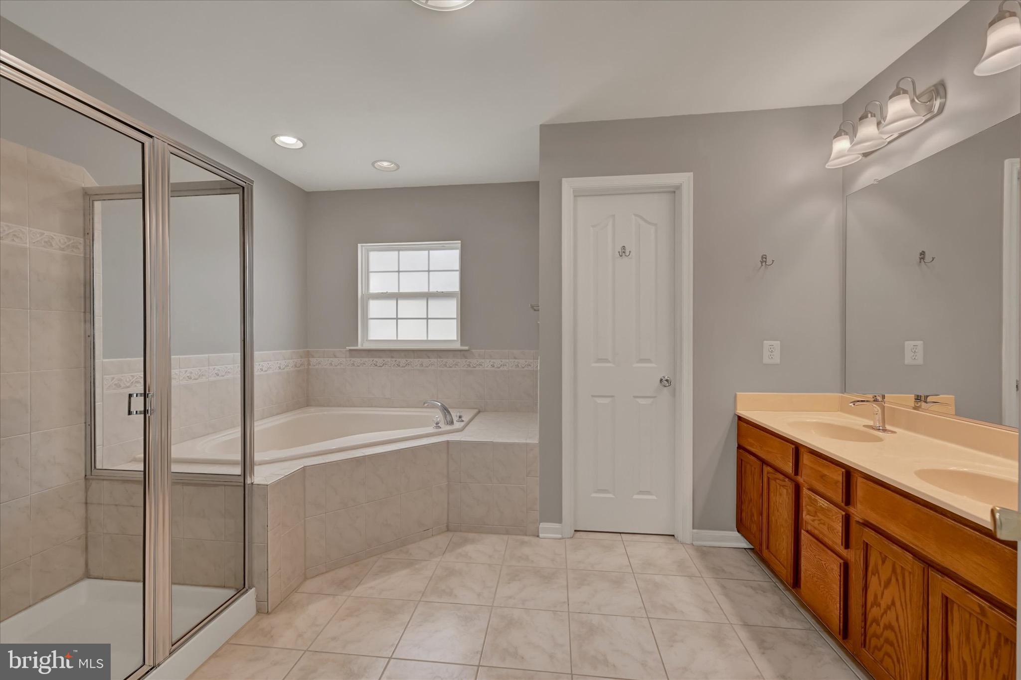 EAST VALLEY OAKS - Residential