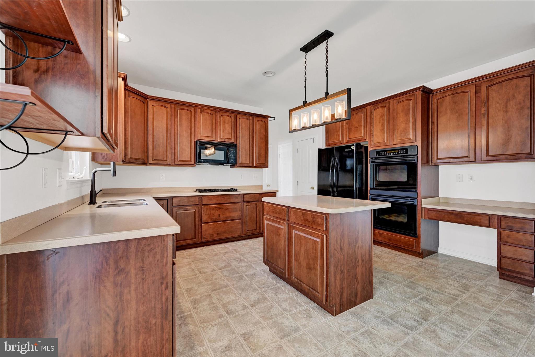 EAST VALLEY OAKS - Residential